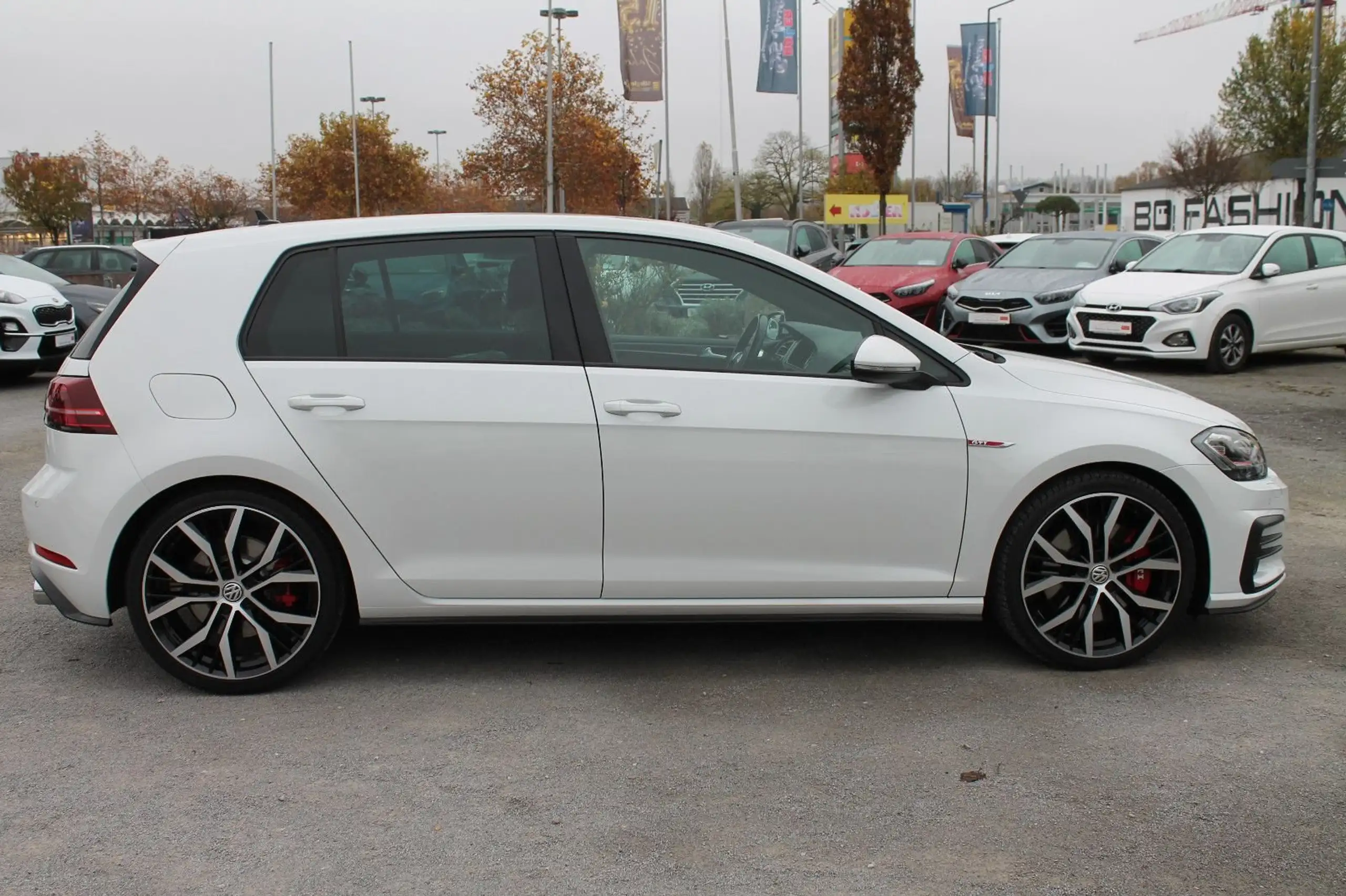 Volkswagen - Golf GTI