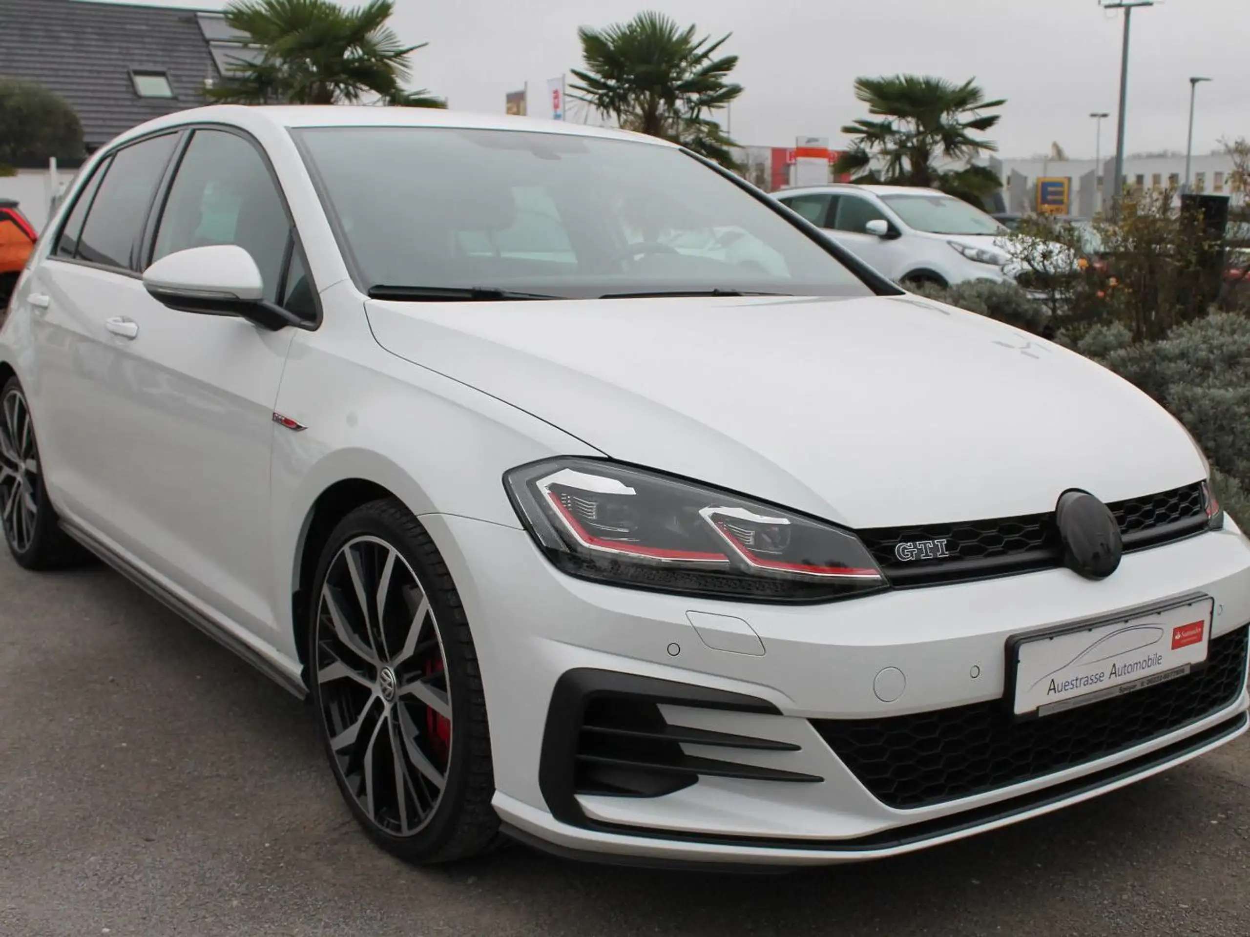 Volkswagen - Golf GTI