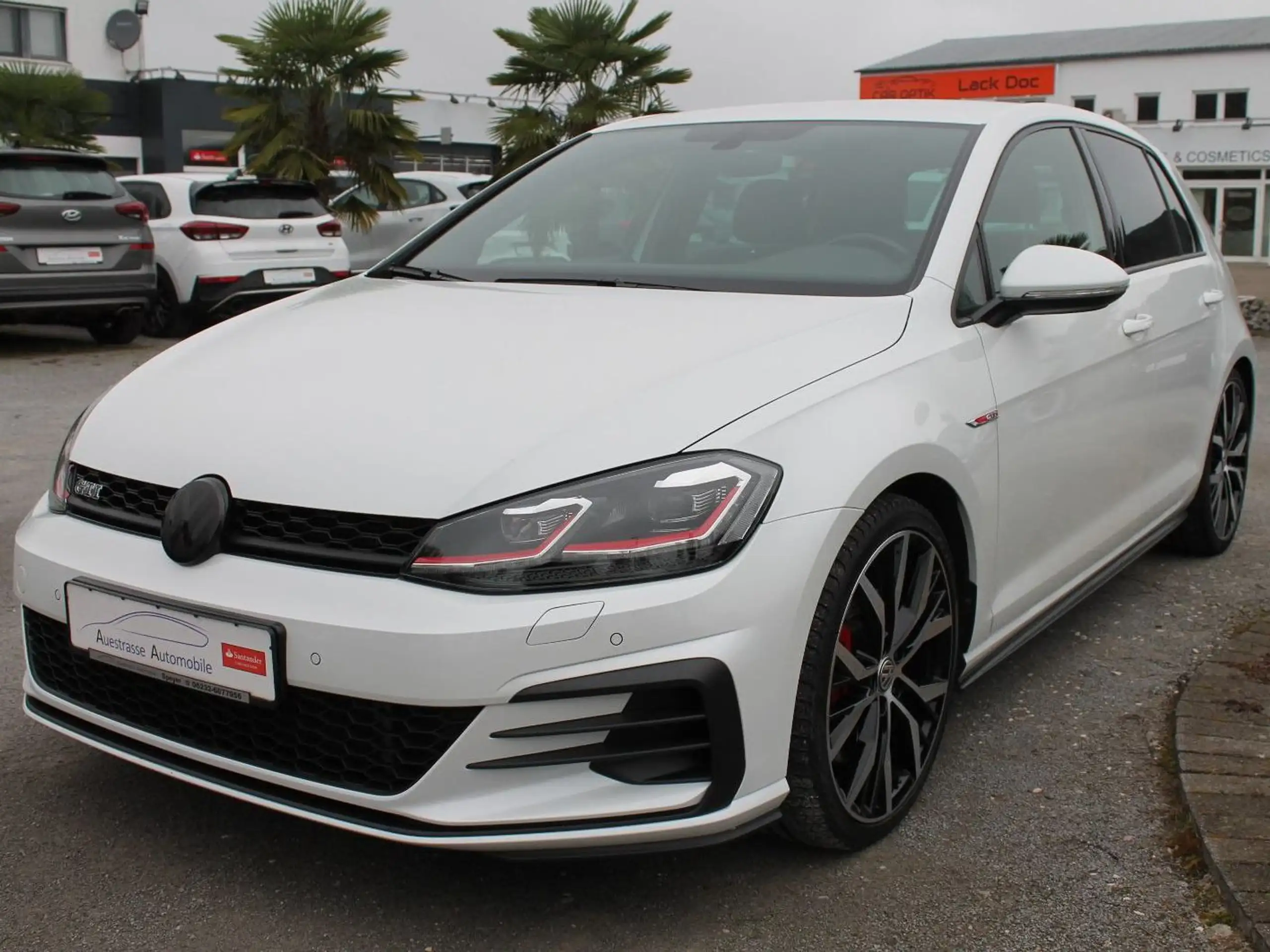 Volkswagen - Golf GTI