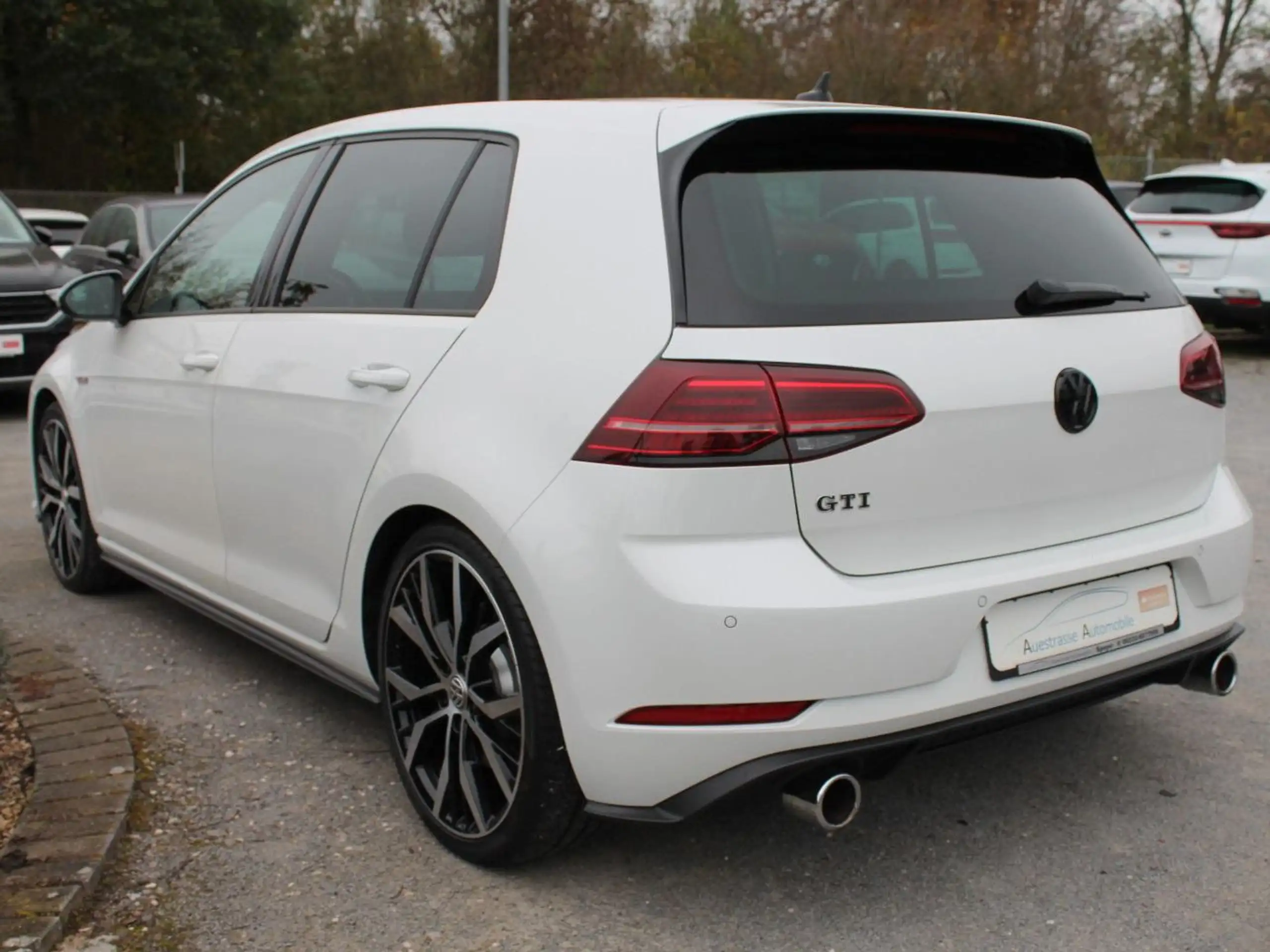 Volkswagen - Golf GTI