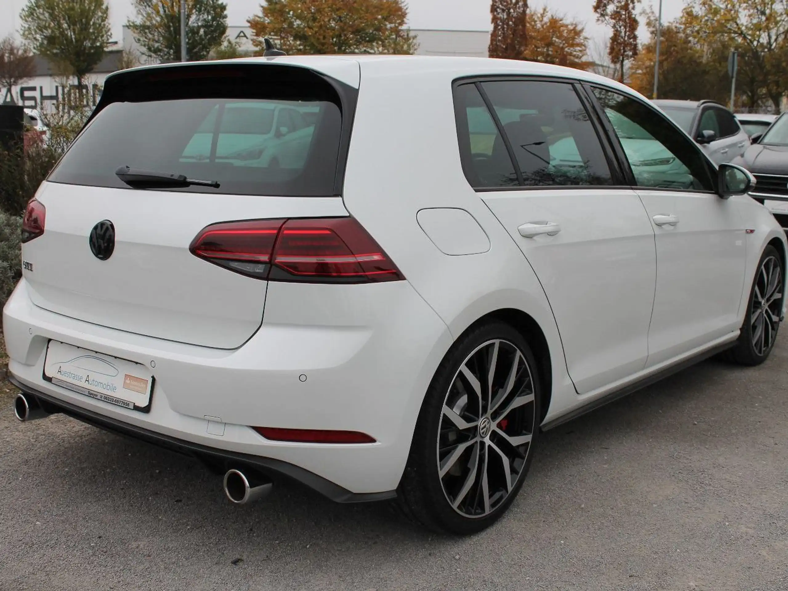 Volkswagen - Golf GTI