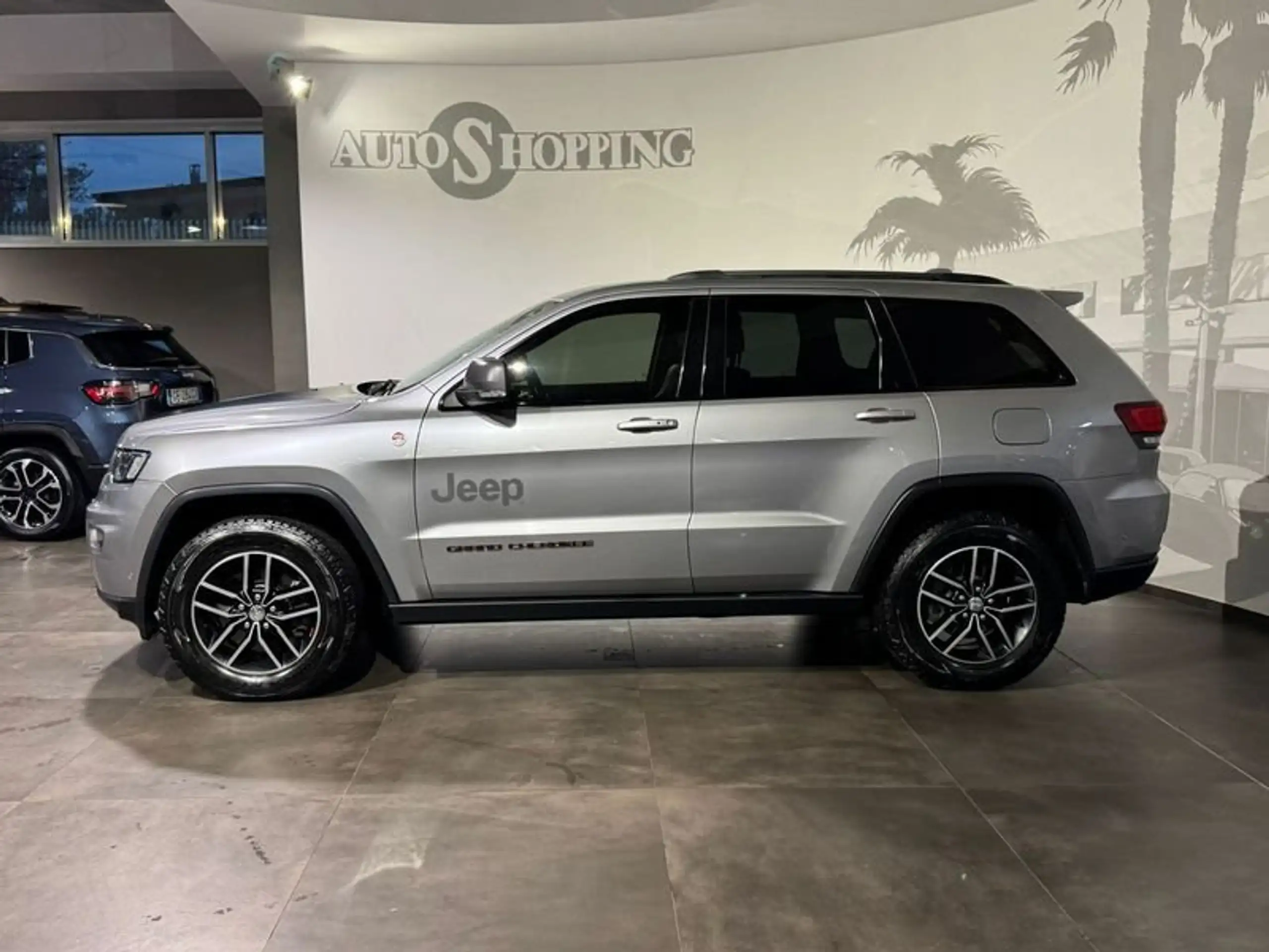 Jeep - Grand Cherokee