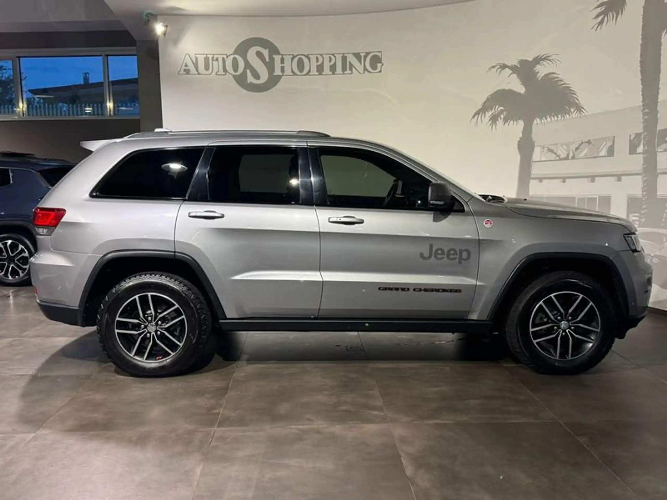 Jeep - Grand Cherokee