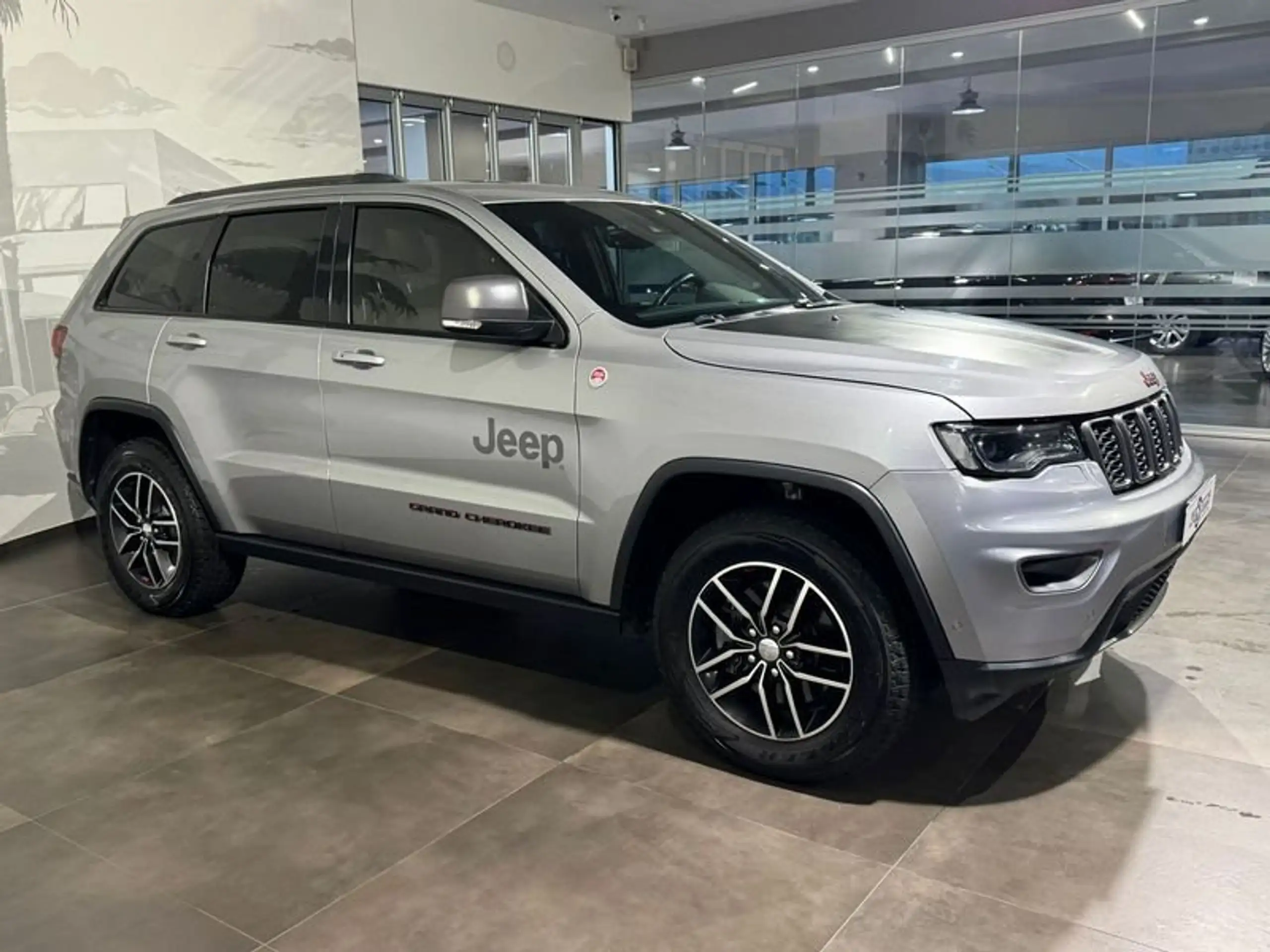 Jeep - Grand Cherokee