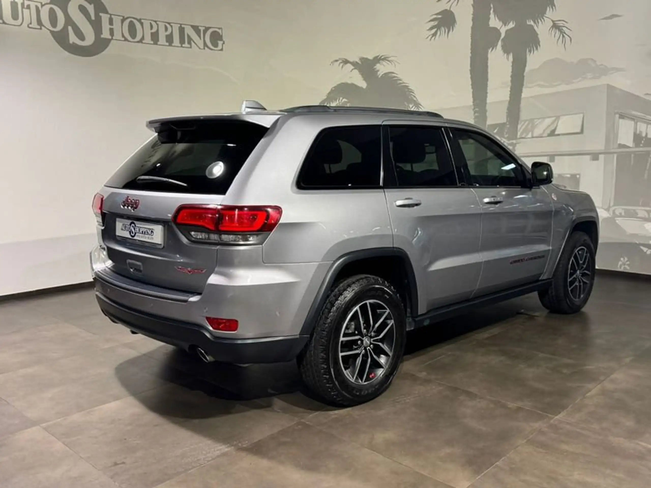 Jeep - Grand Cherokee