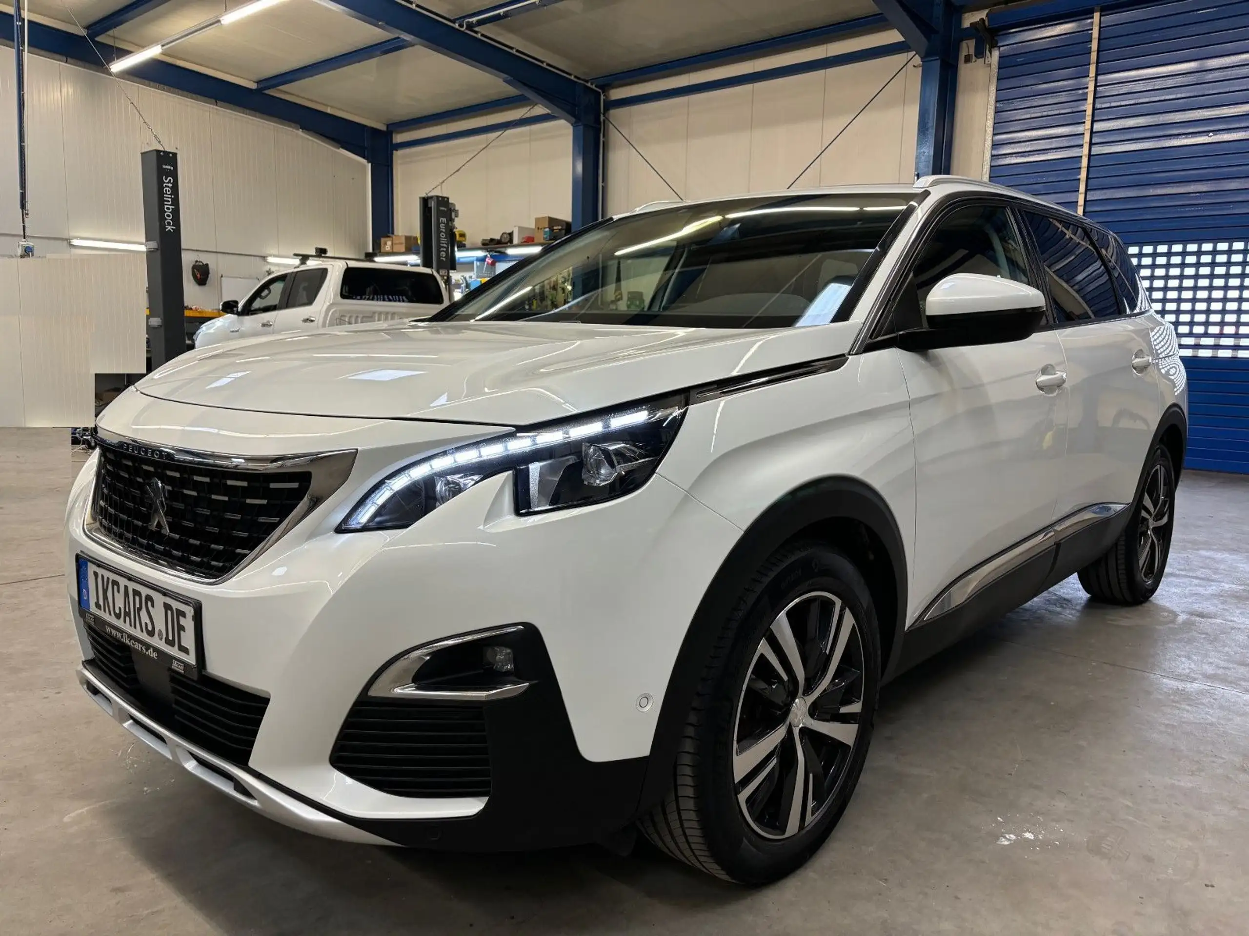 Peugeot - 5008