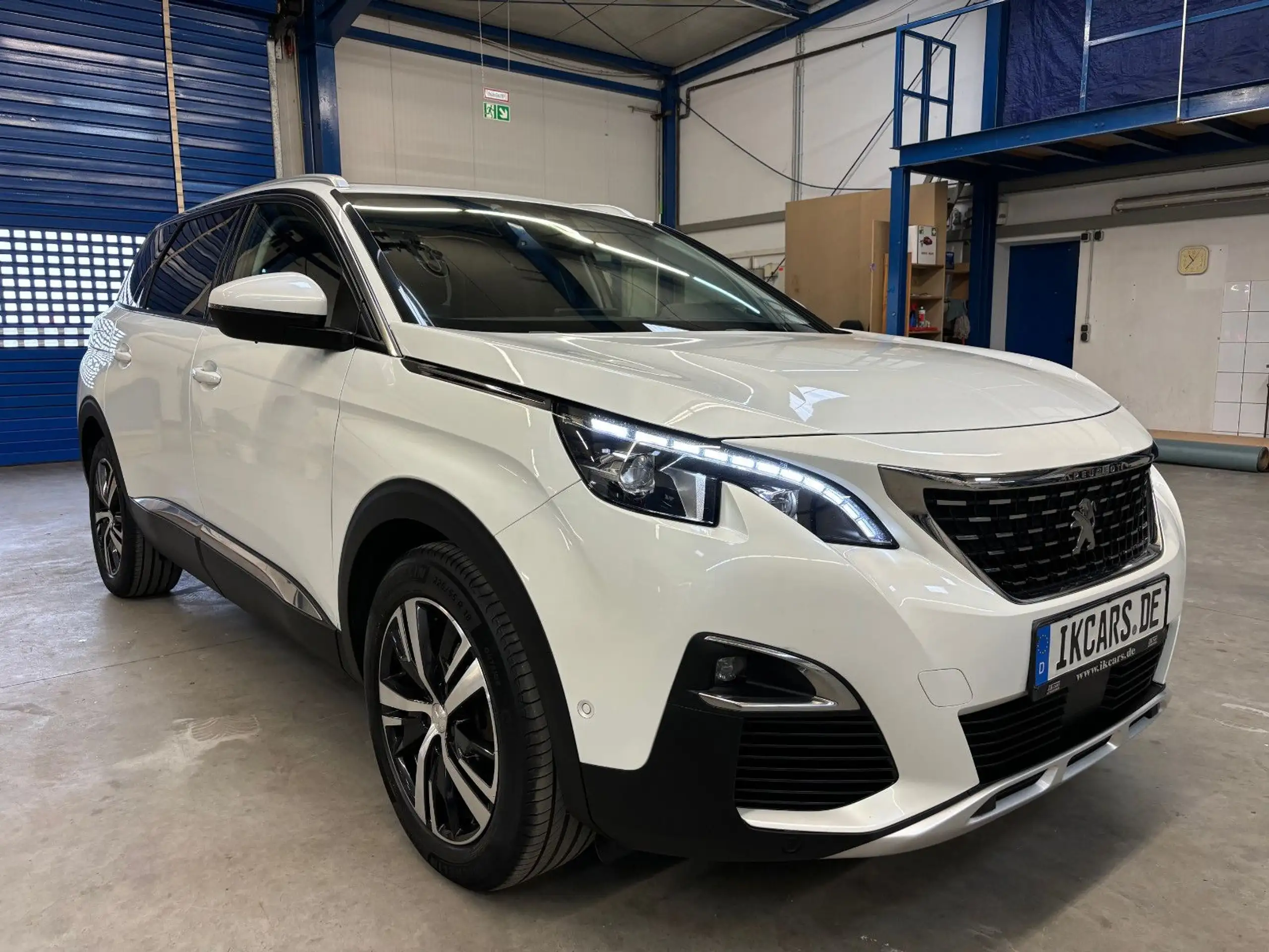 Peugeot - 5008