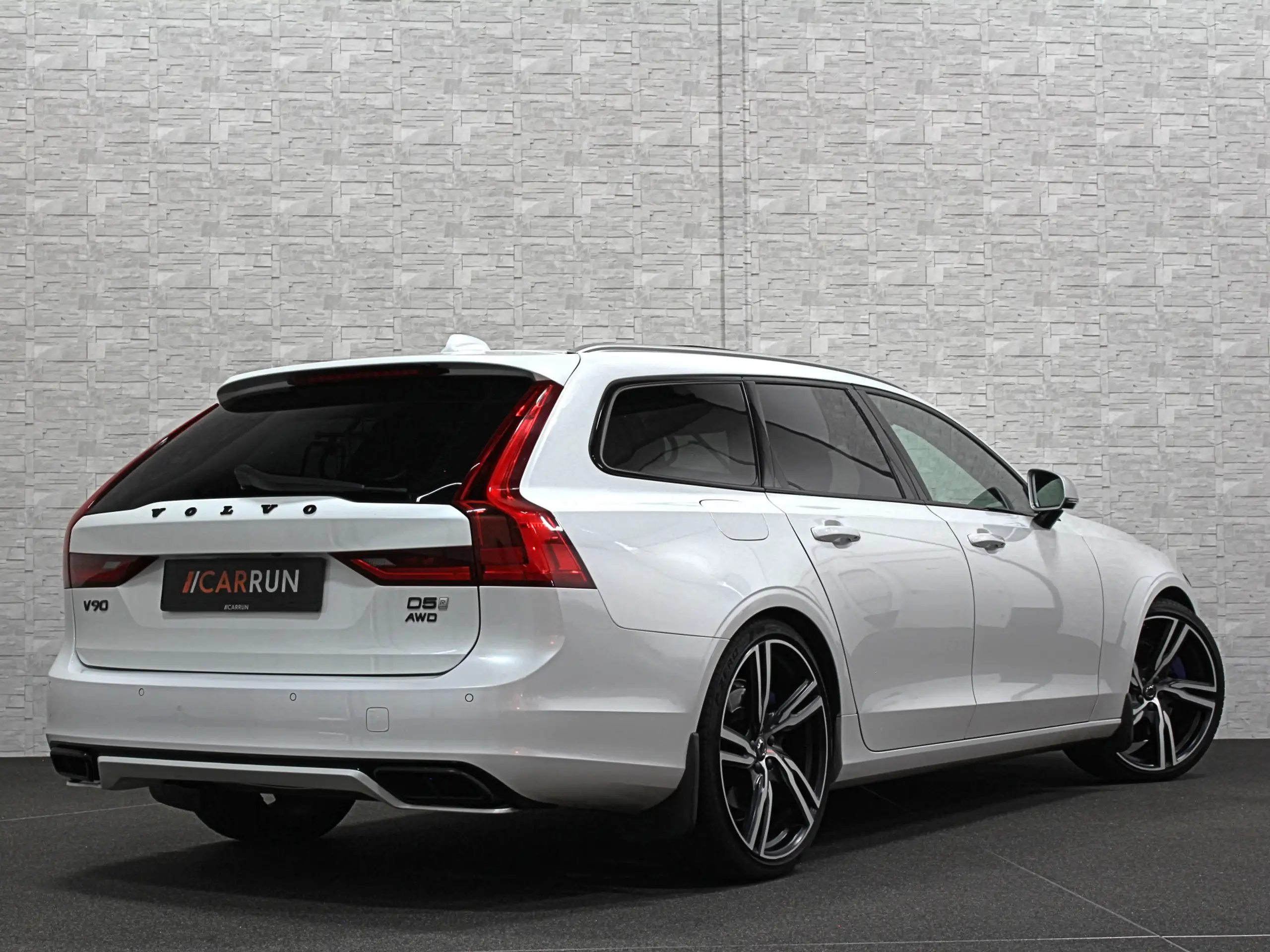 Volvo - V90