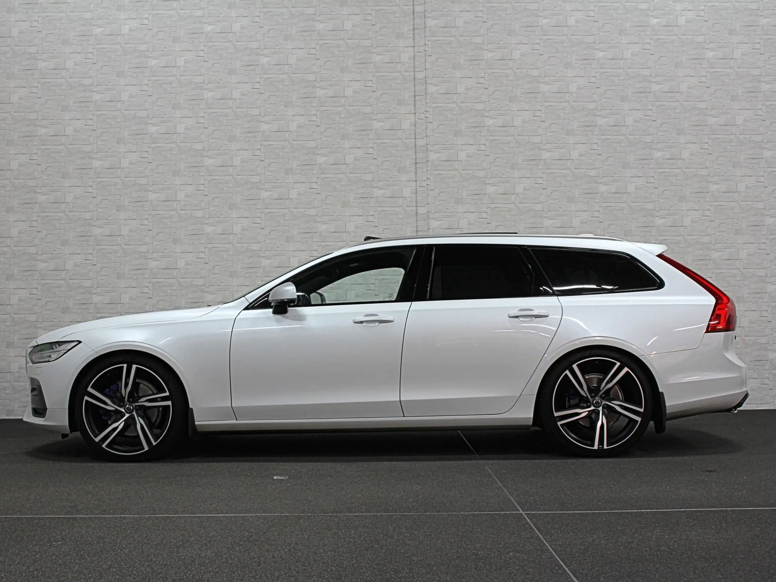 Volvo - V90