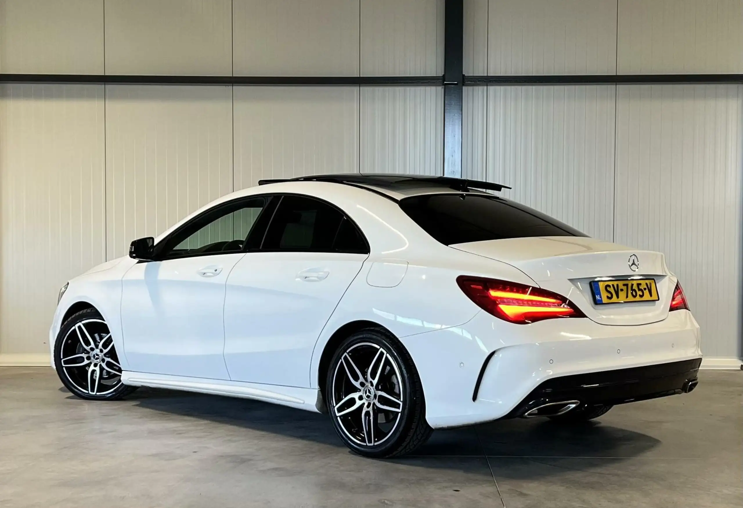 Mercedes-Benz - CLA 180