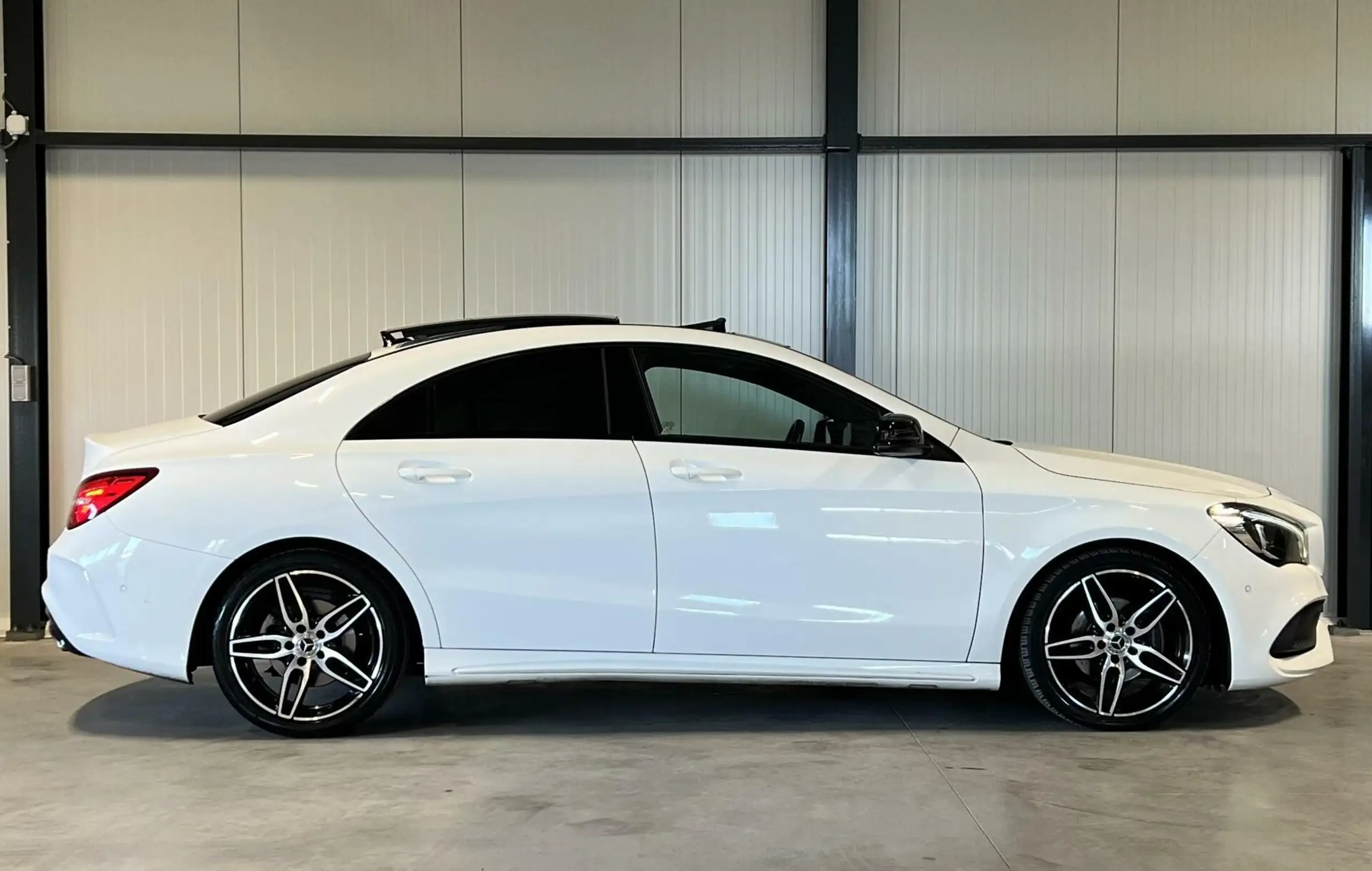 Mercedes-Benz - CLA 180