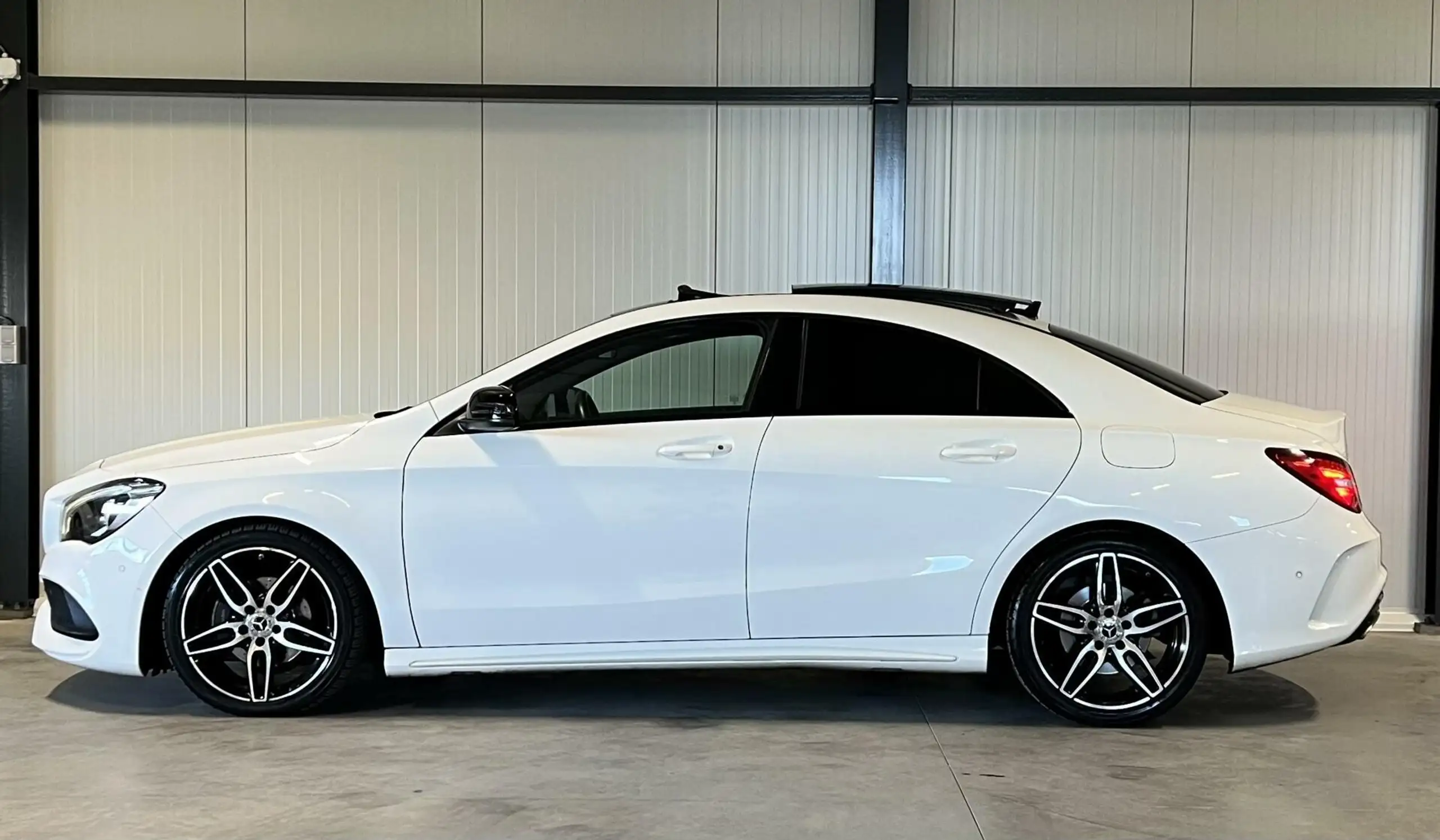 Mercedes-Benz - CLA 180