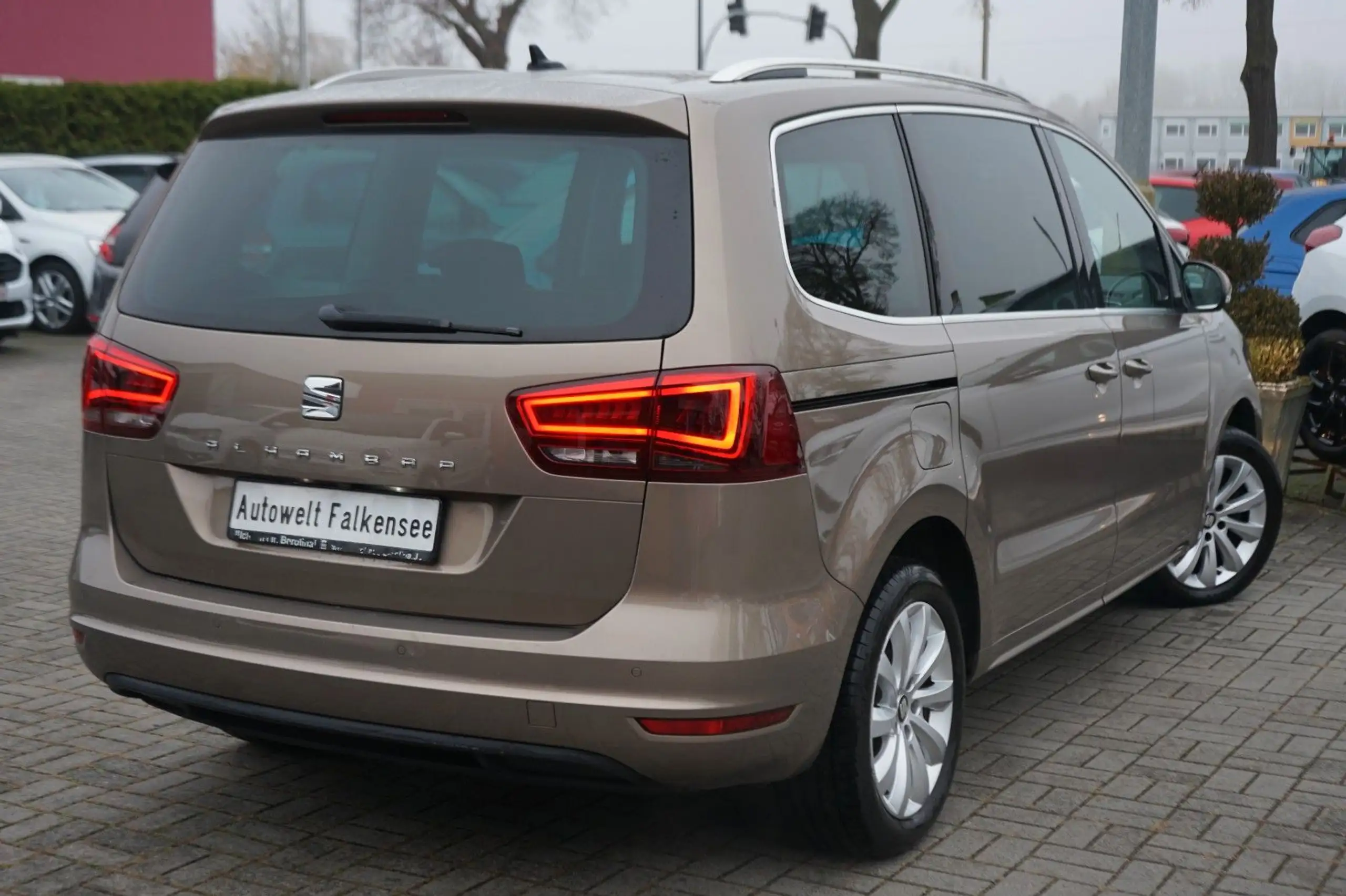 SEAT - Alhambra