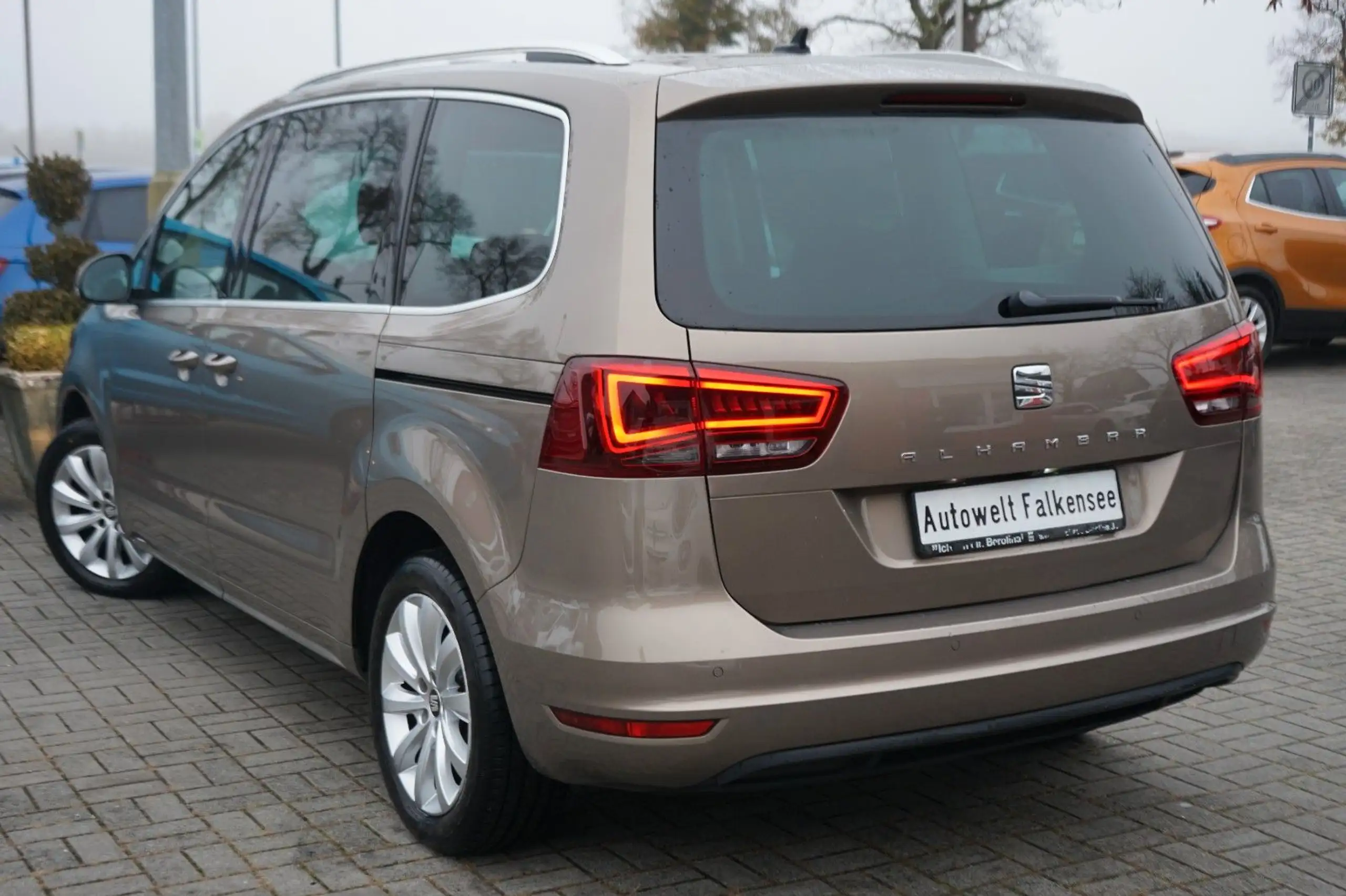 SEAT - Alhambra