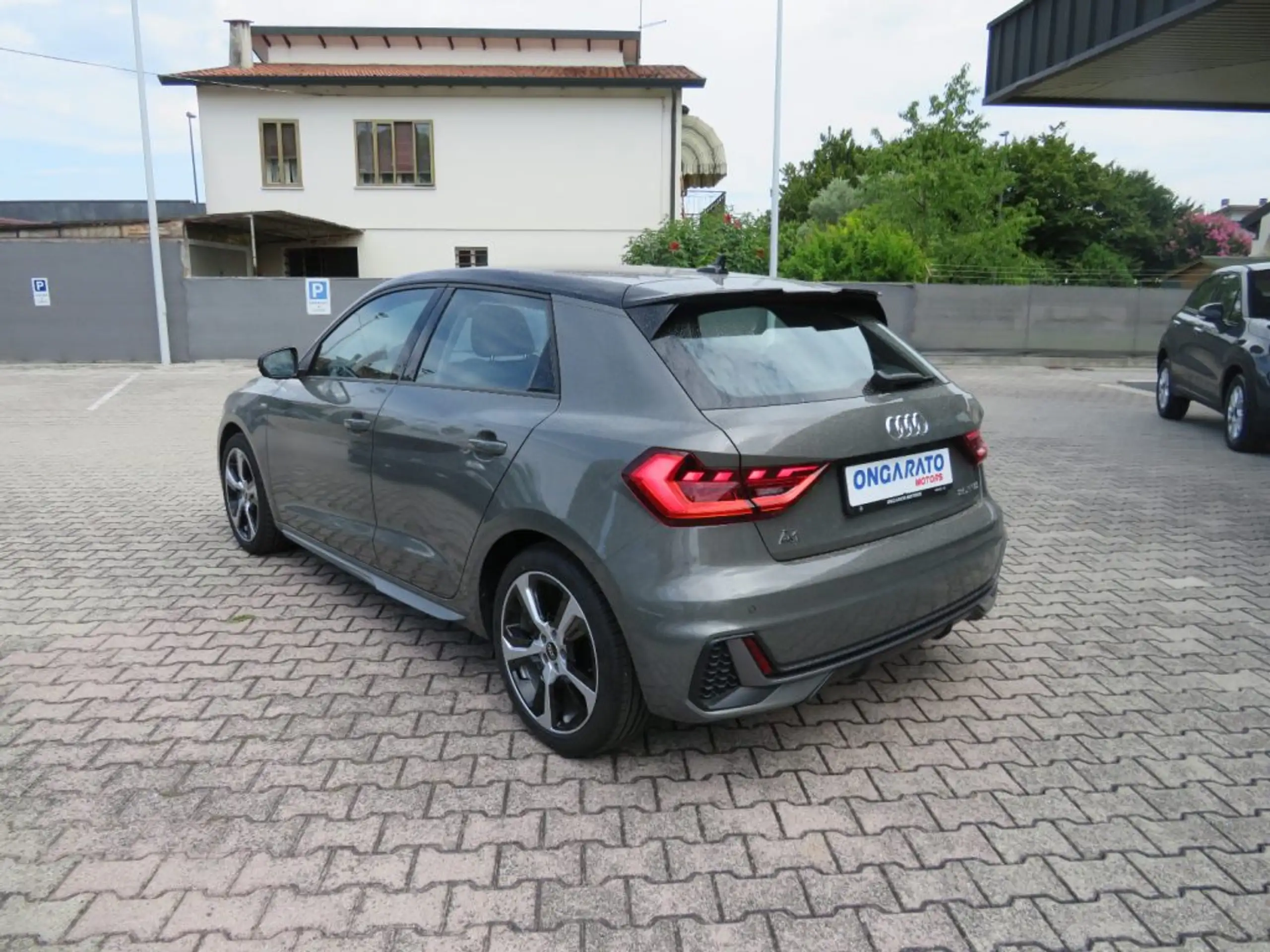 Audi - A1