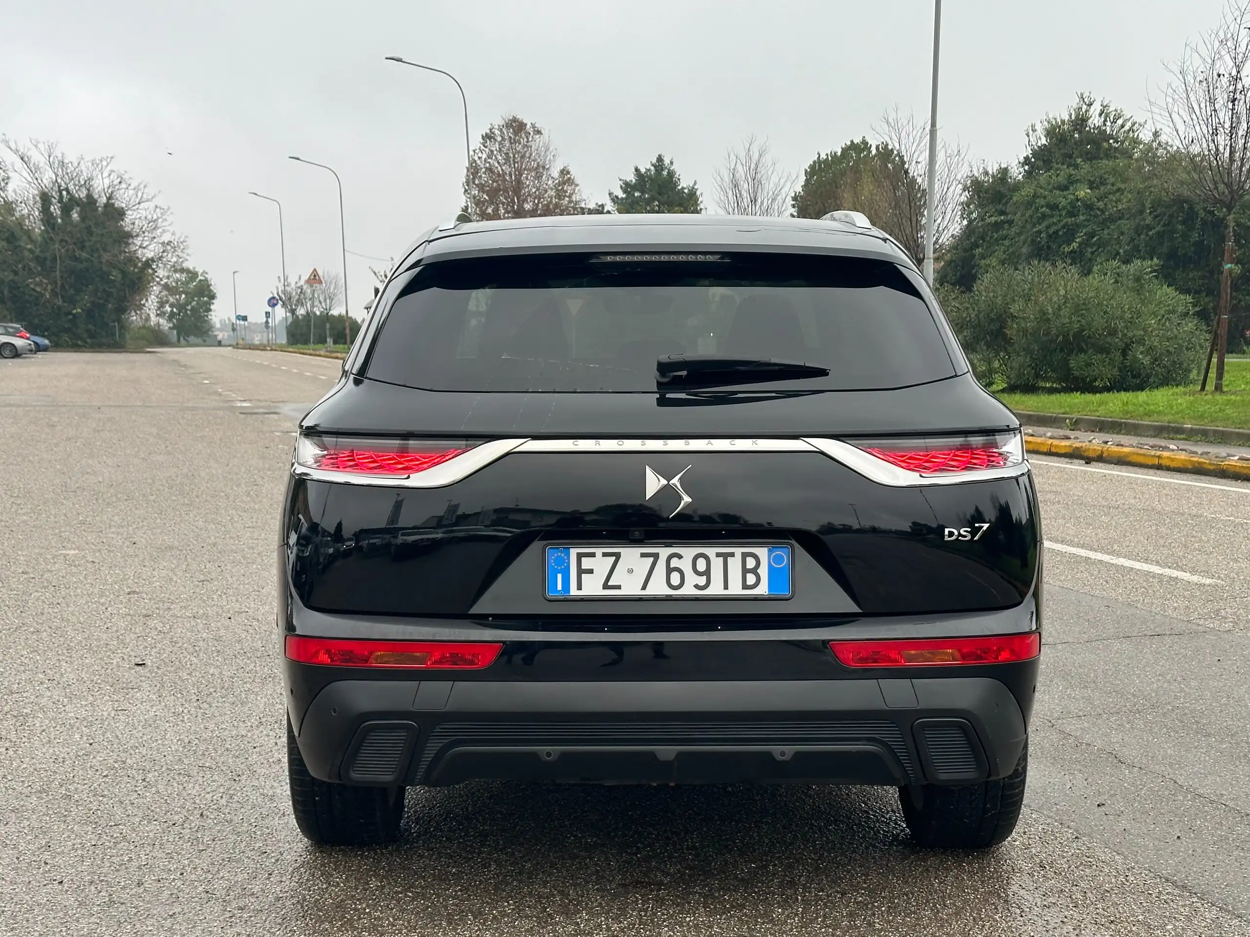 DS Automobiles - DS 7 Crossback