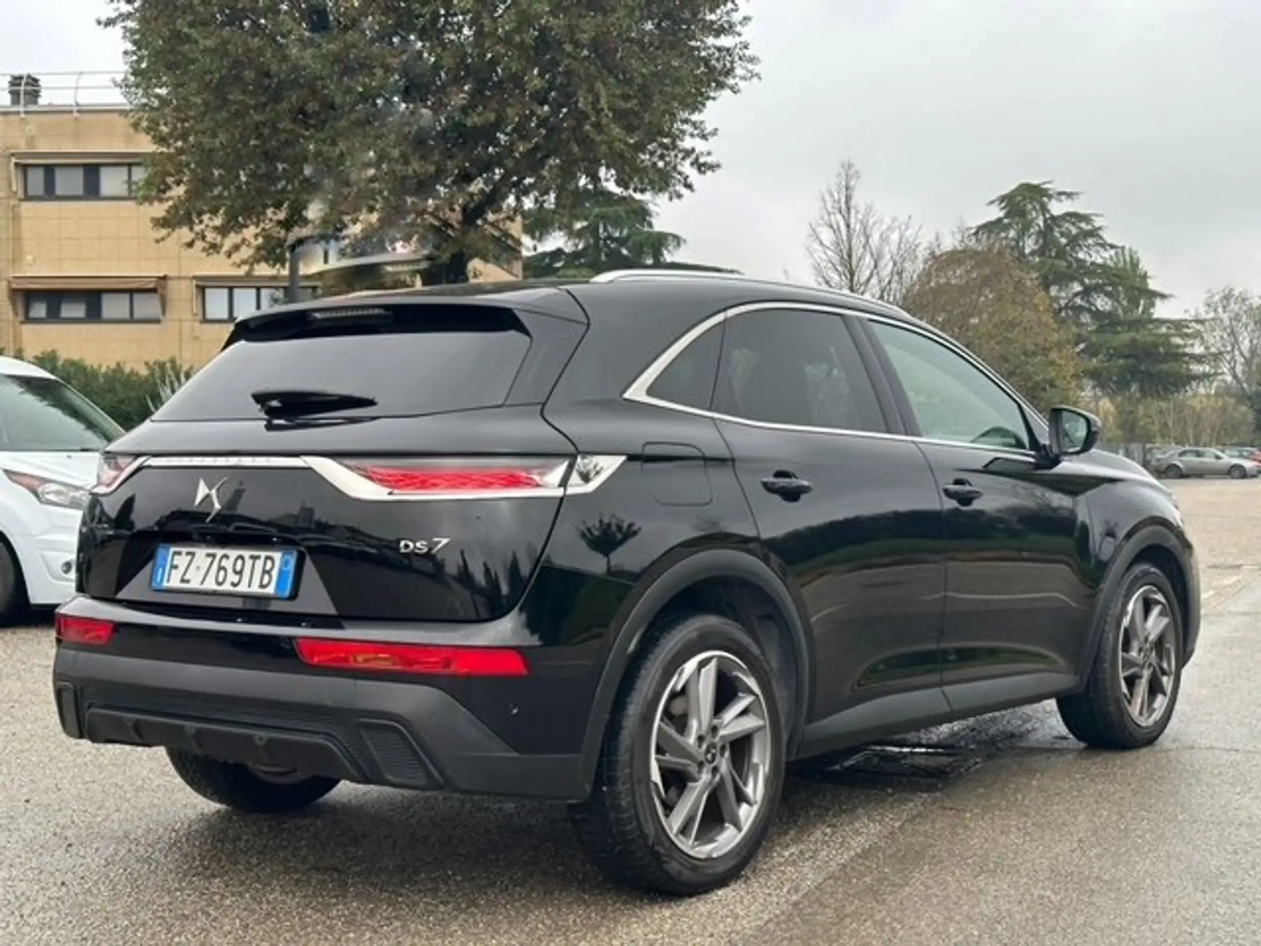 DS Automobiles - DS 7 Crossback