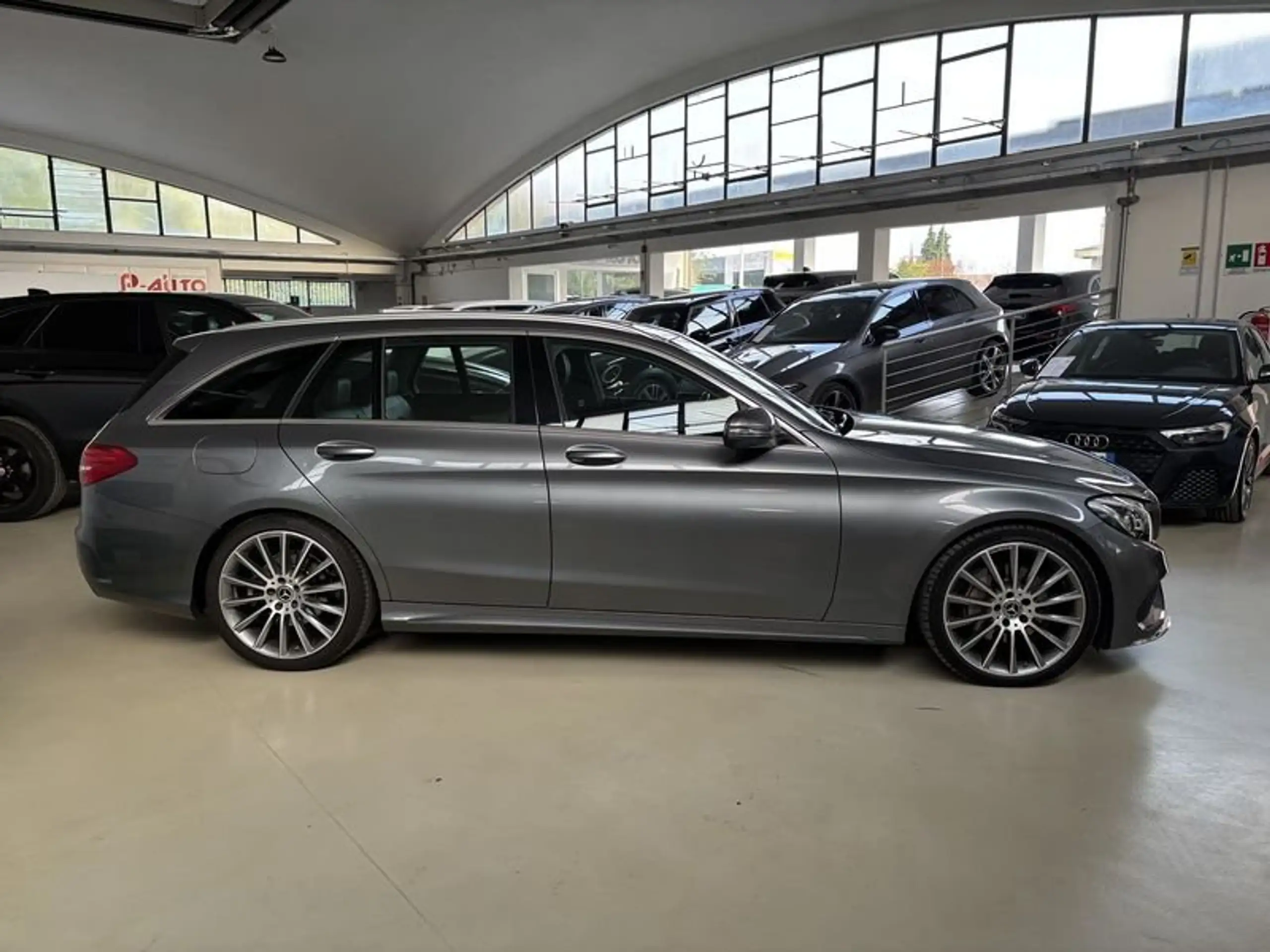 Mercedes-Benz - C 220