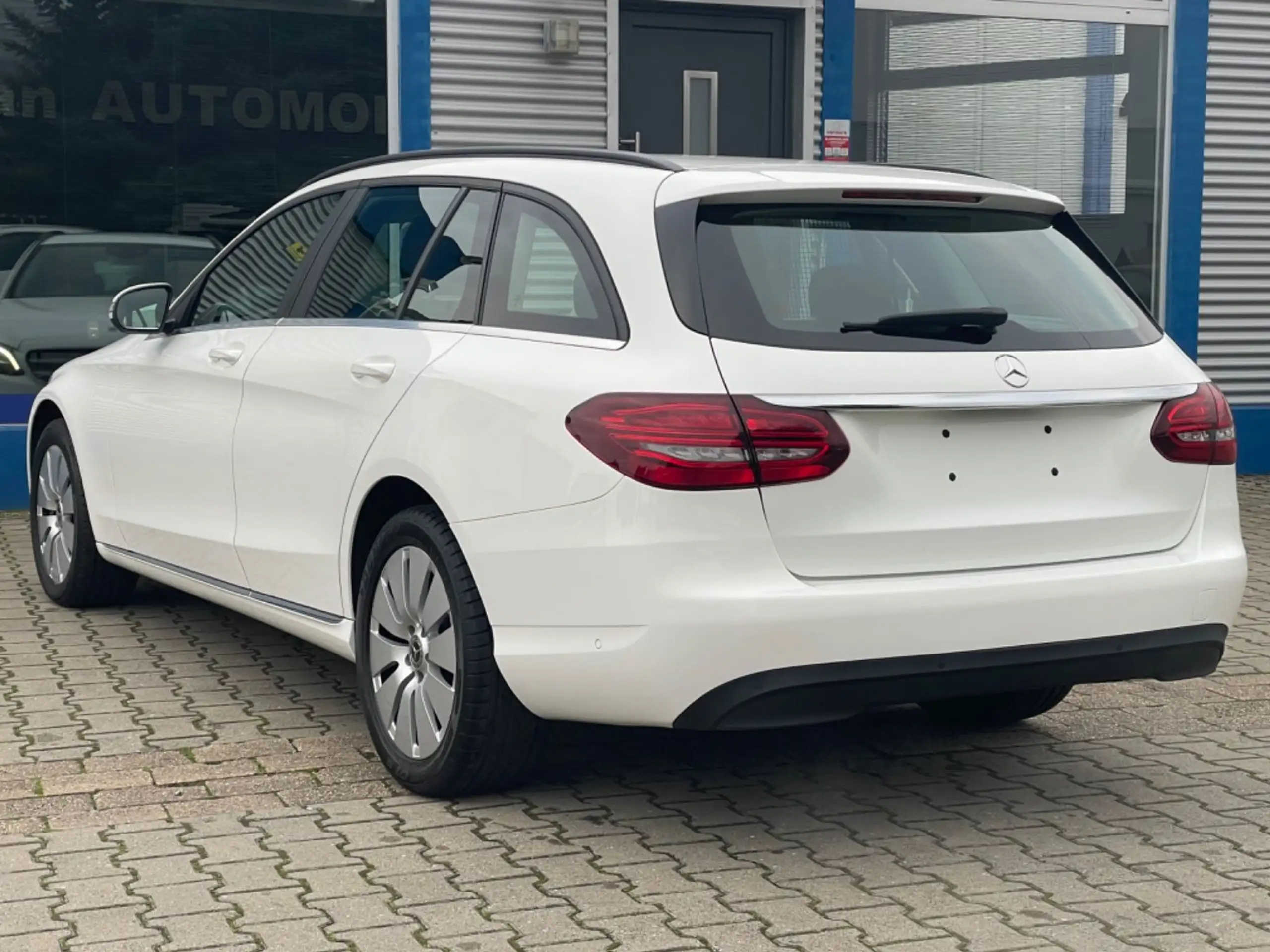 Mercedes-Benz - C 220