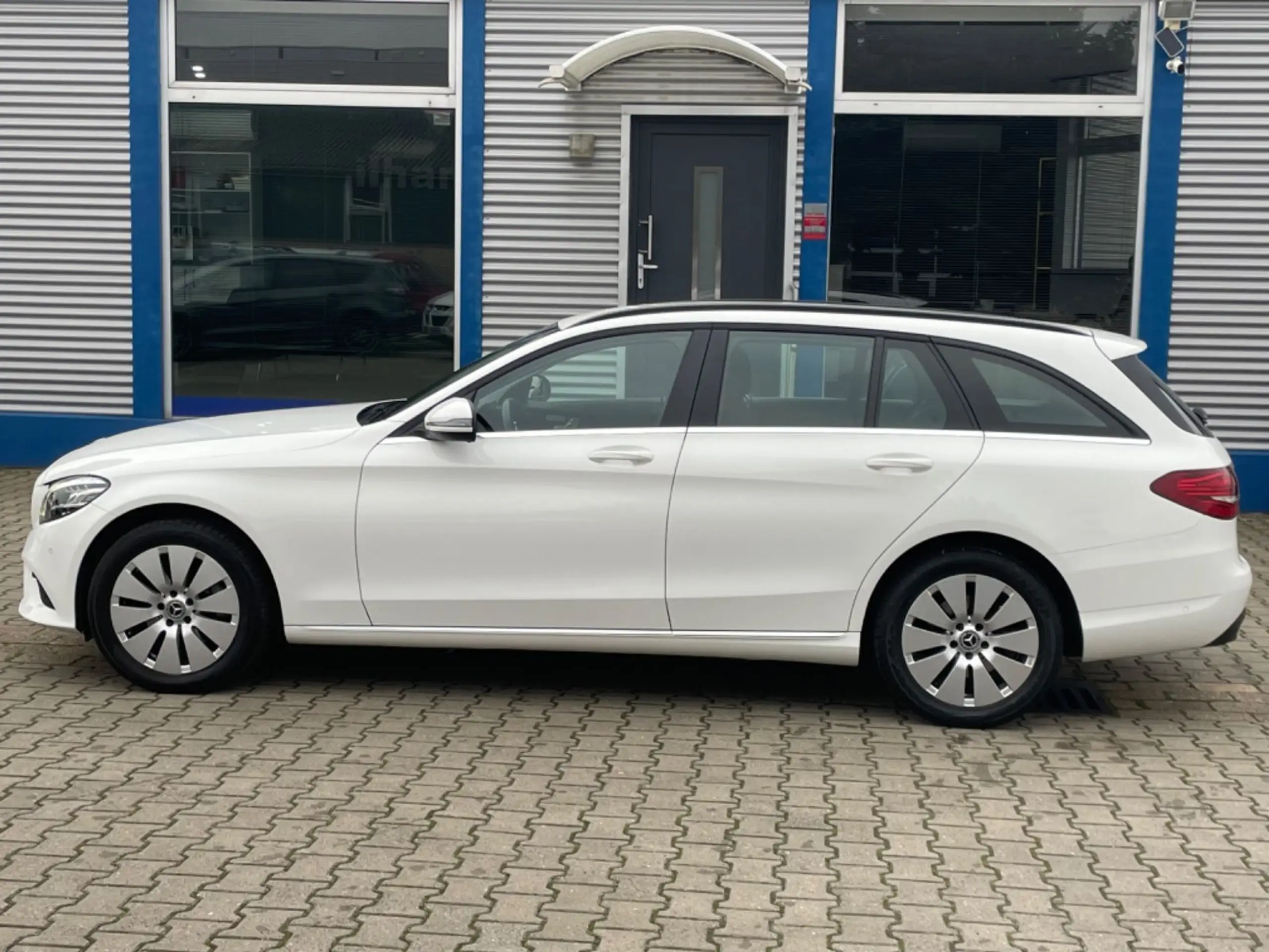 Mercedes-Benz - C 220