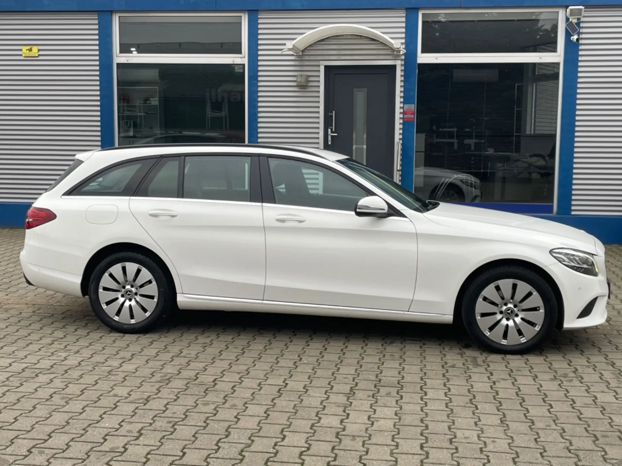 Mercedes-Benz - C 220