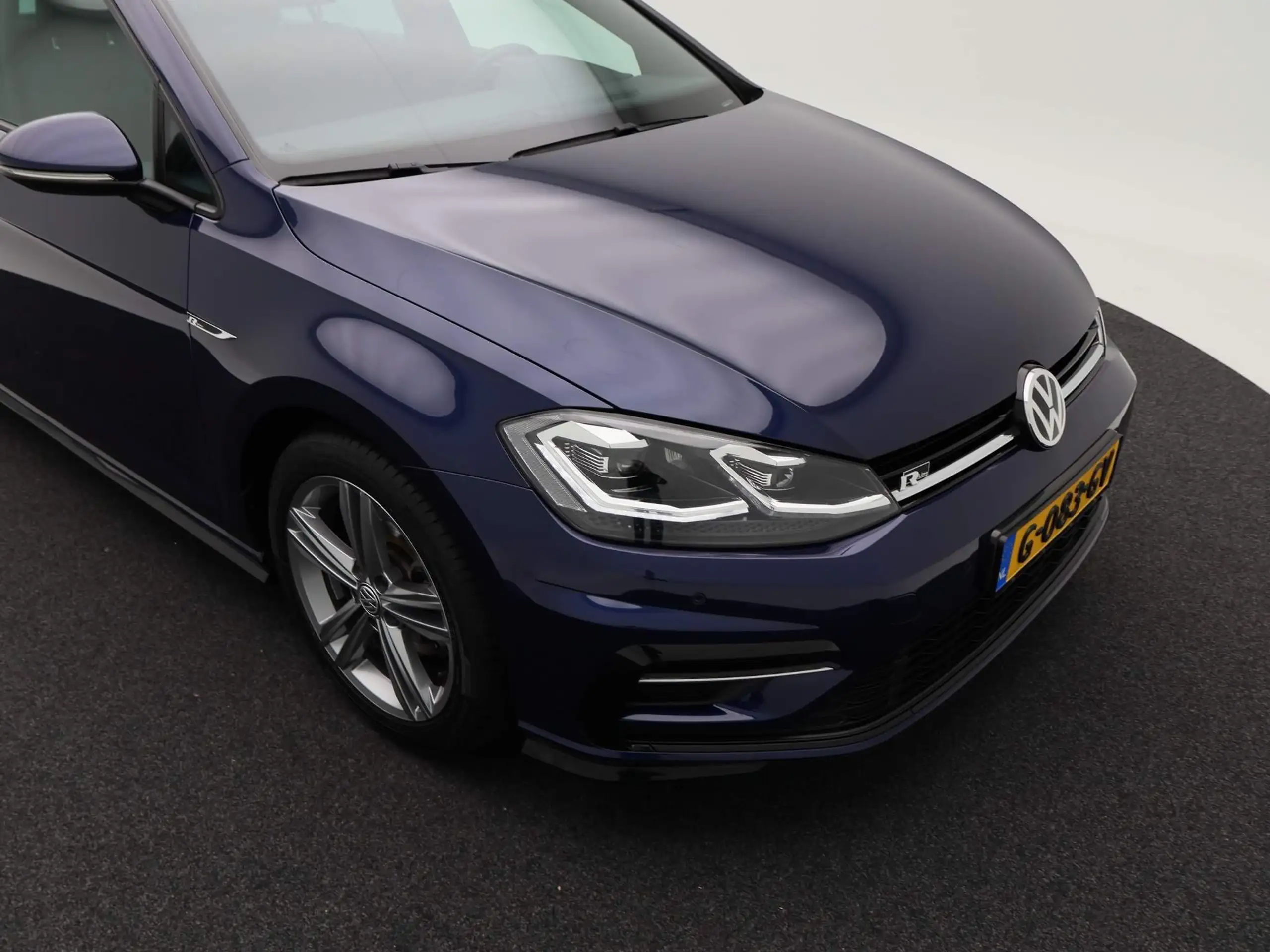 Volkswagen - Golf