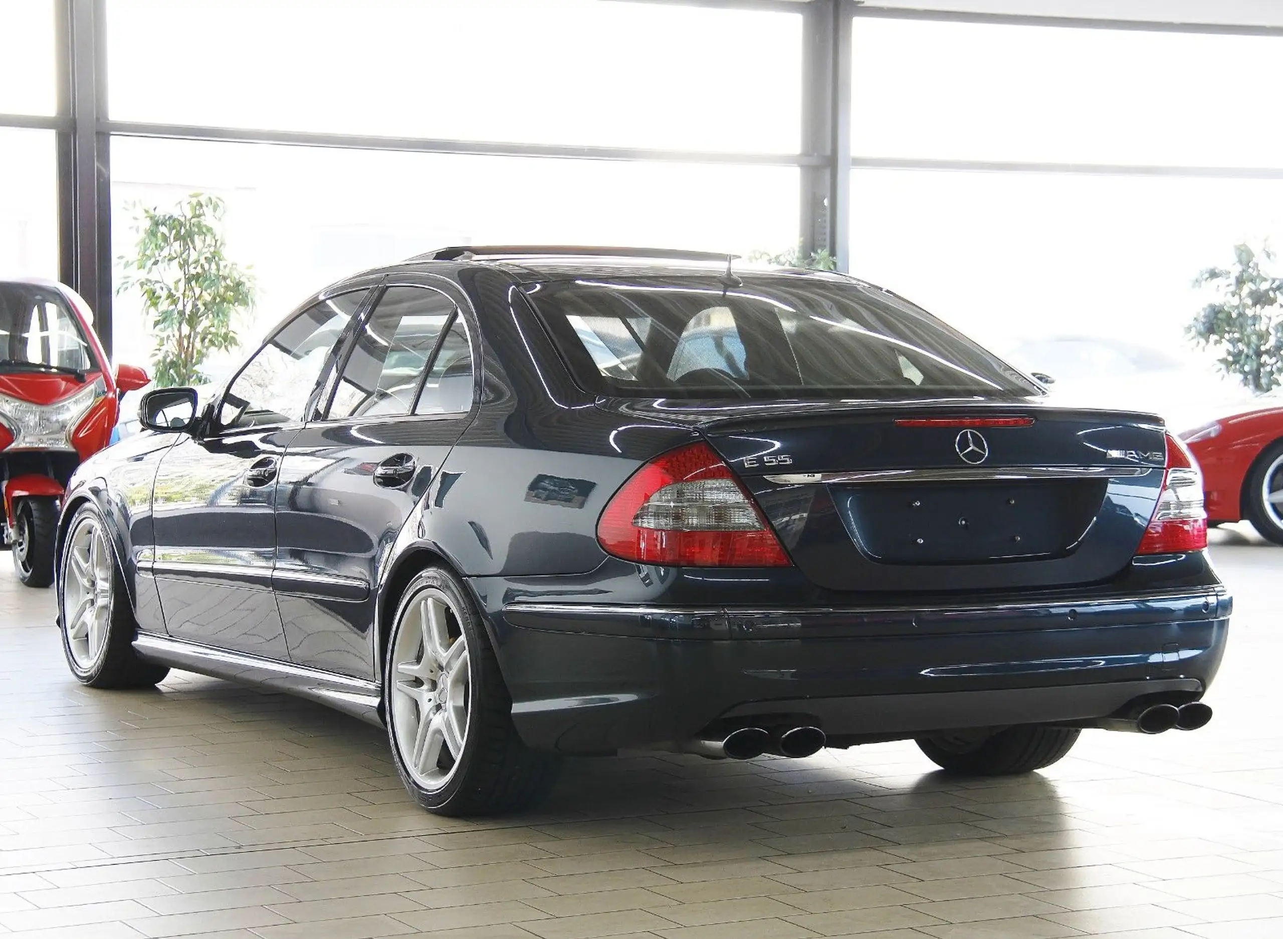 Mercedes-Benz - E 55 AMG