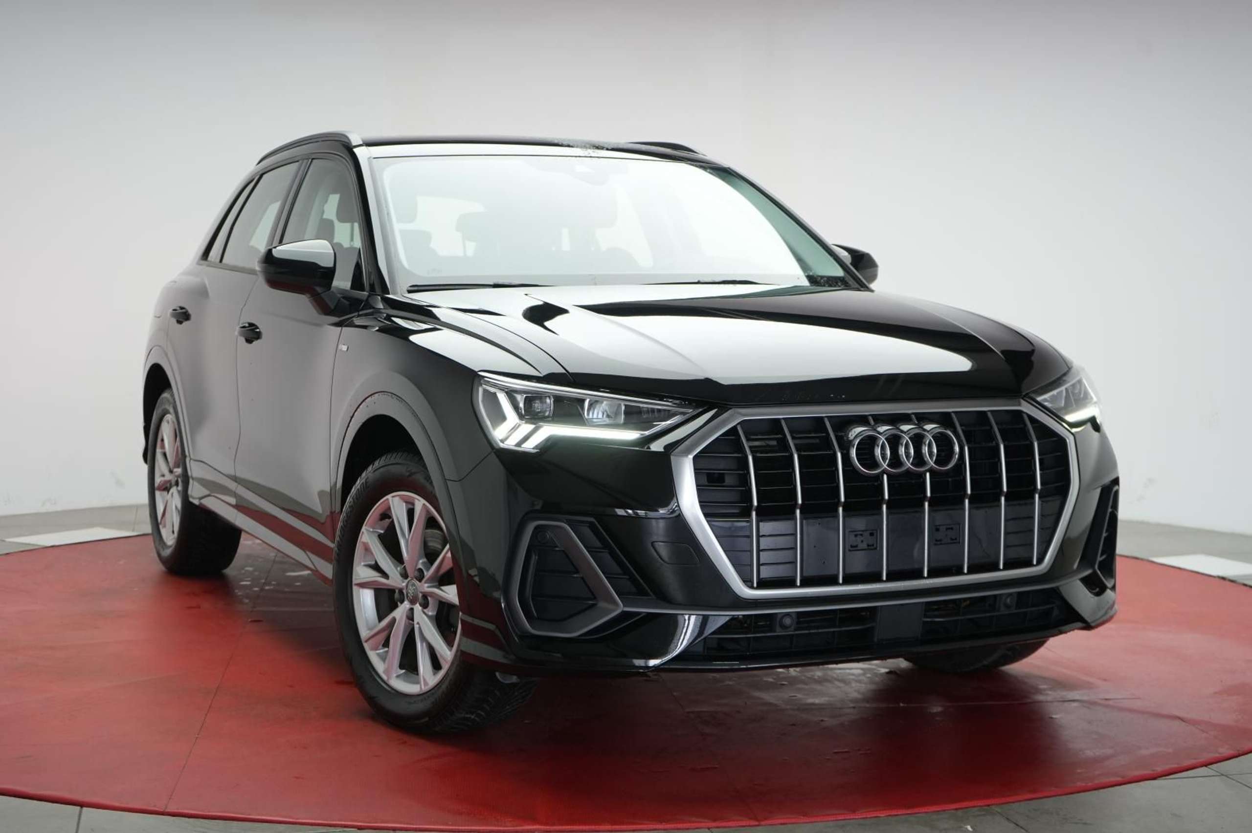 Audi - Q3