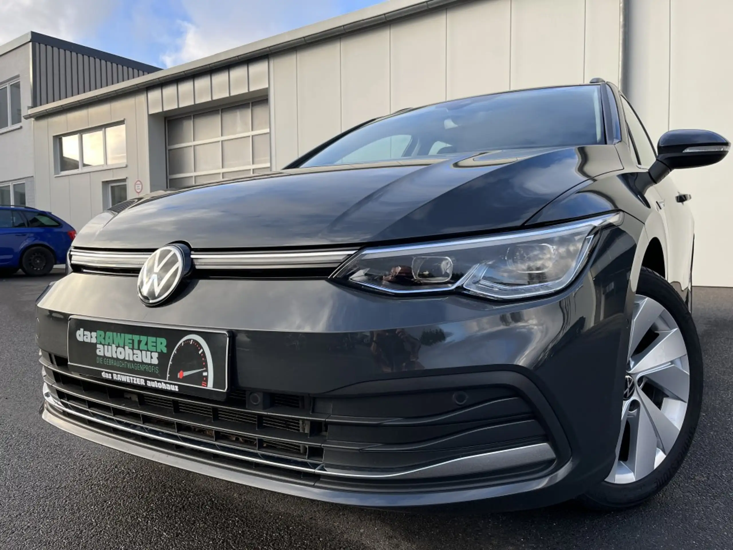 Volkswagen - Golf