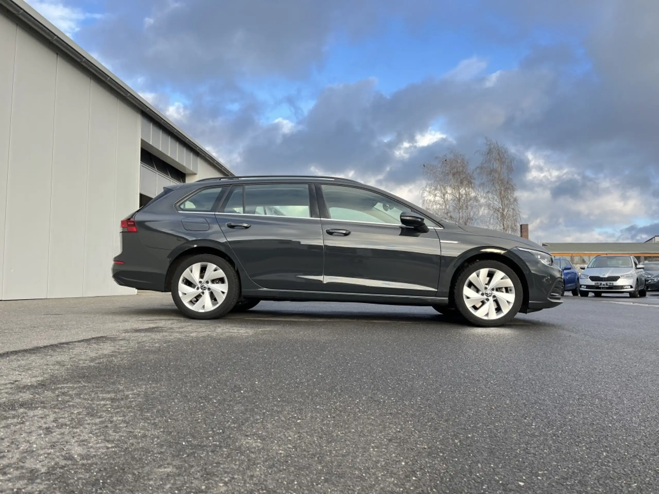 Volkswagen - Golf