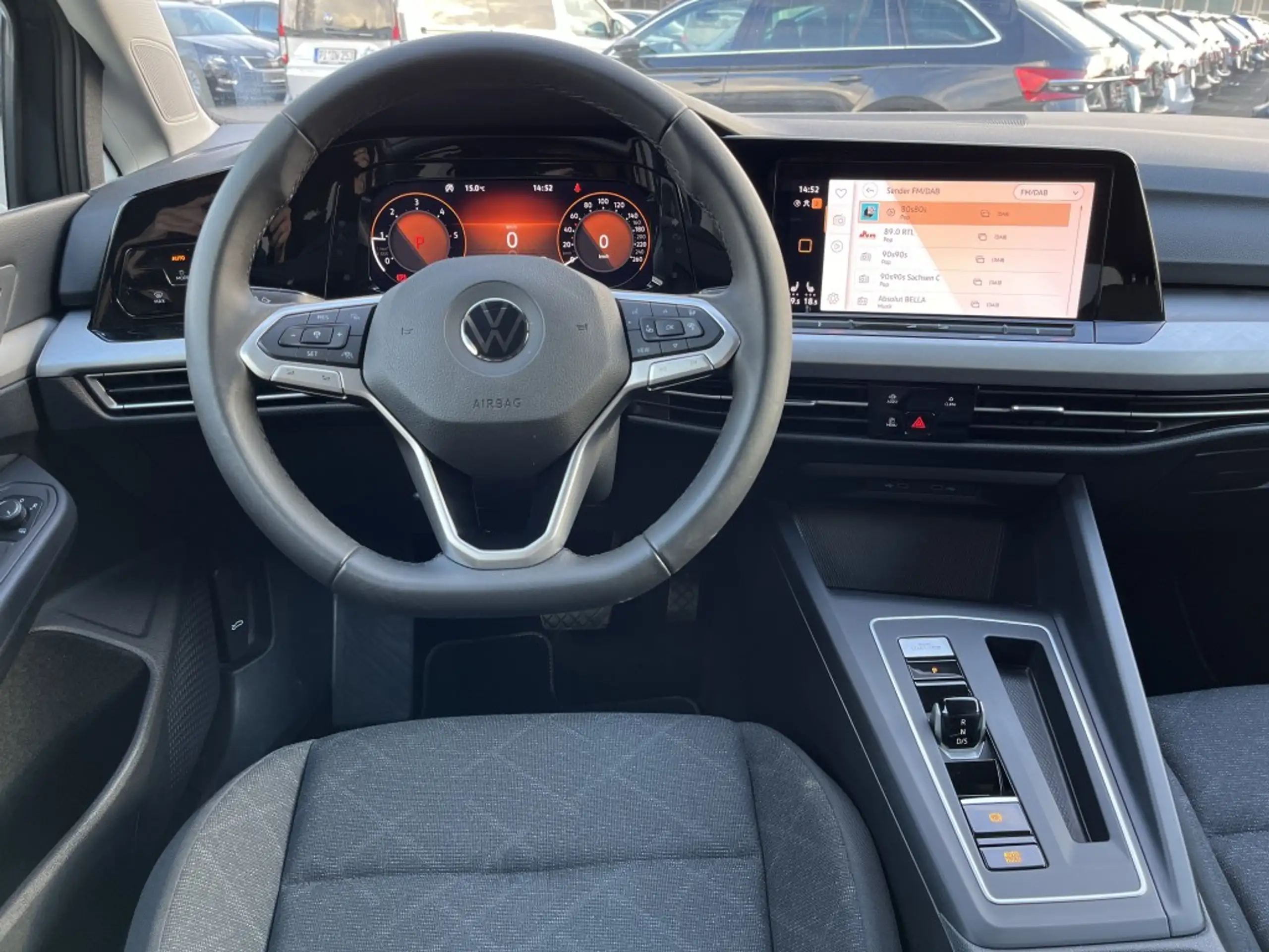 Volkswagen - Golf