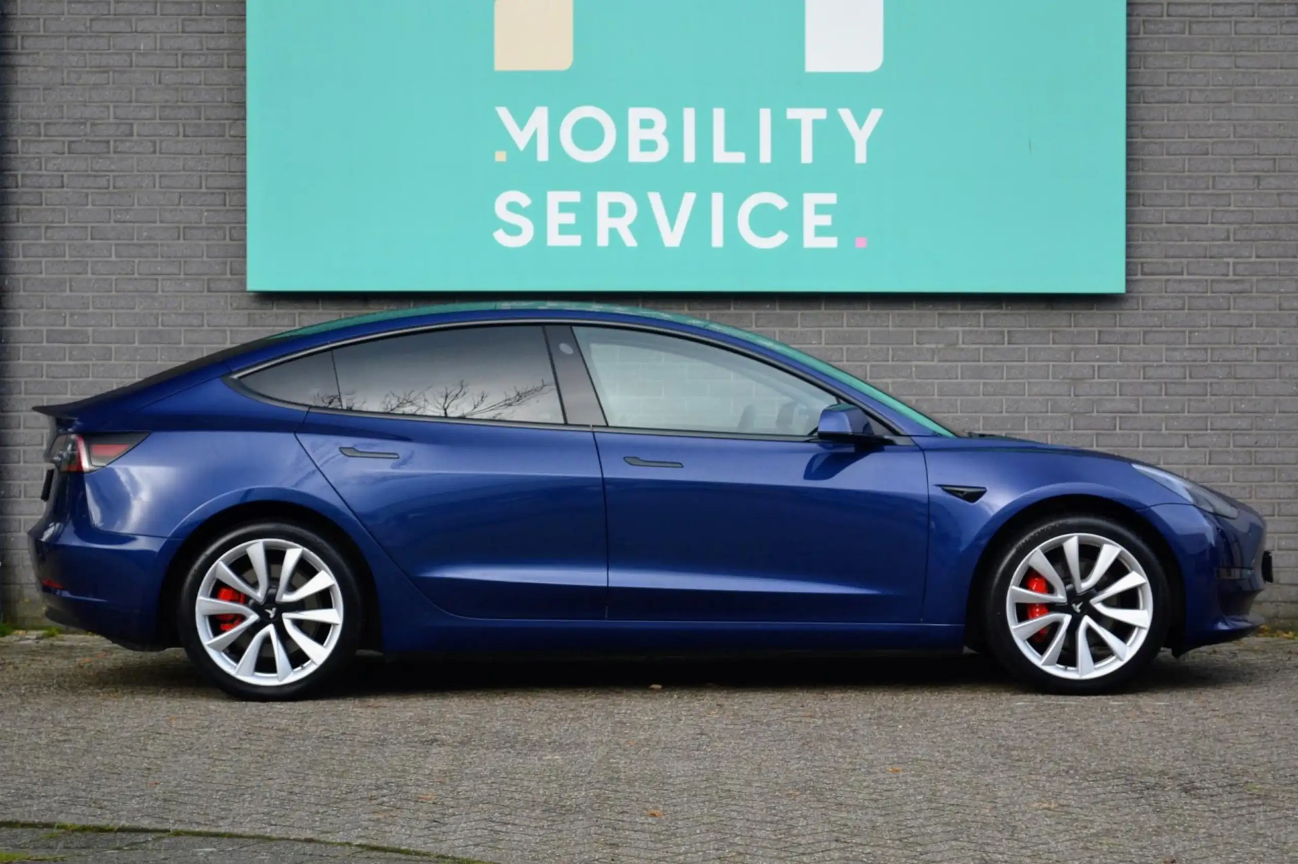 Tesla - Model 3