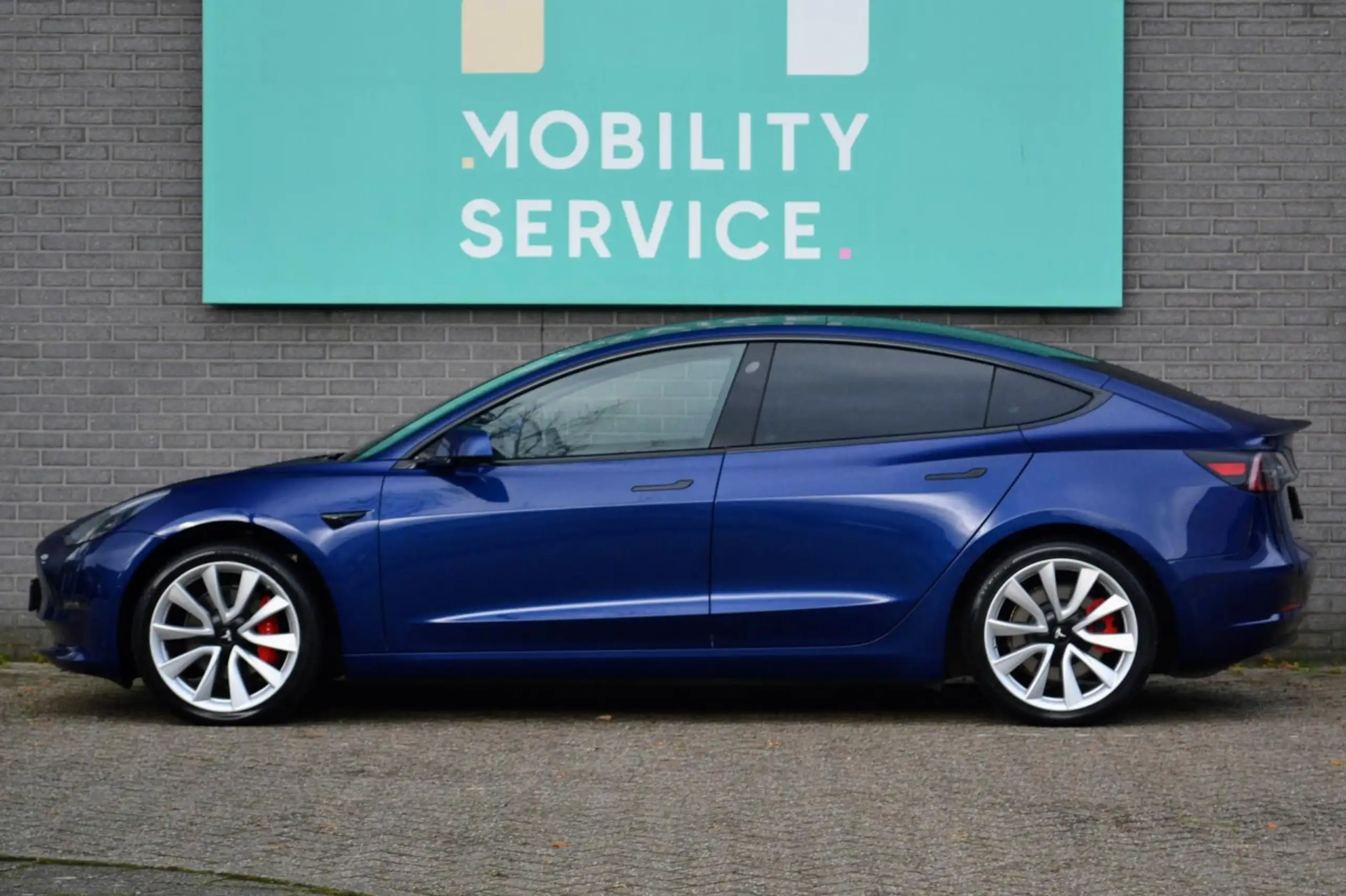 Tesla - Model 3