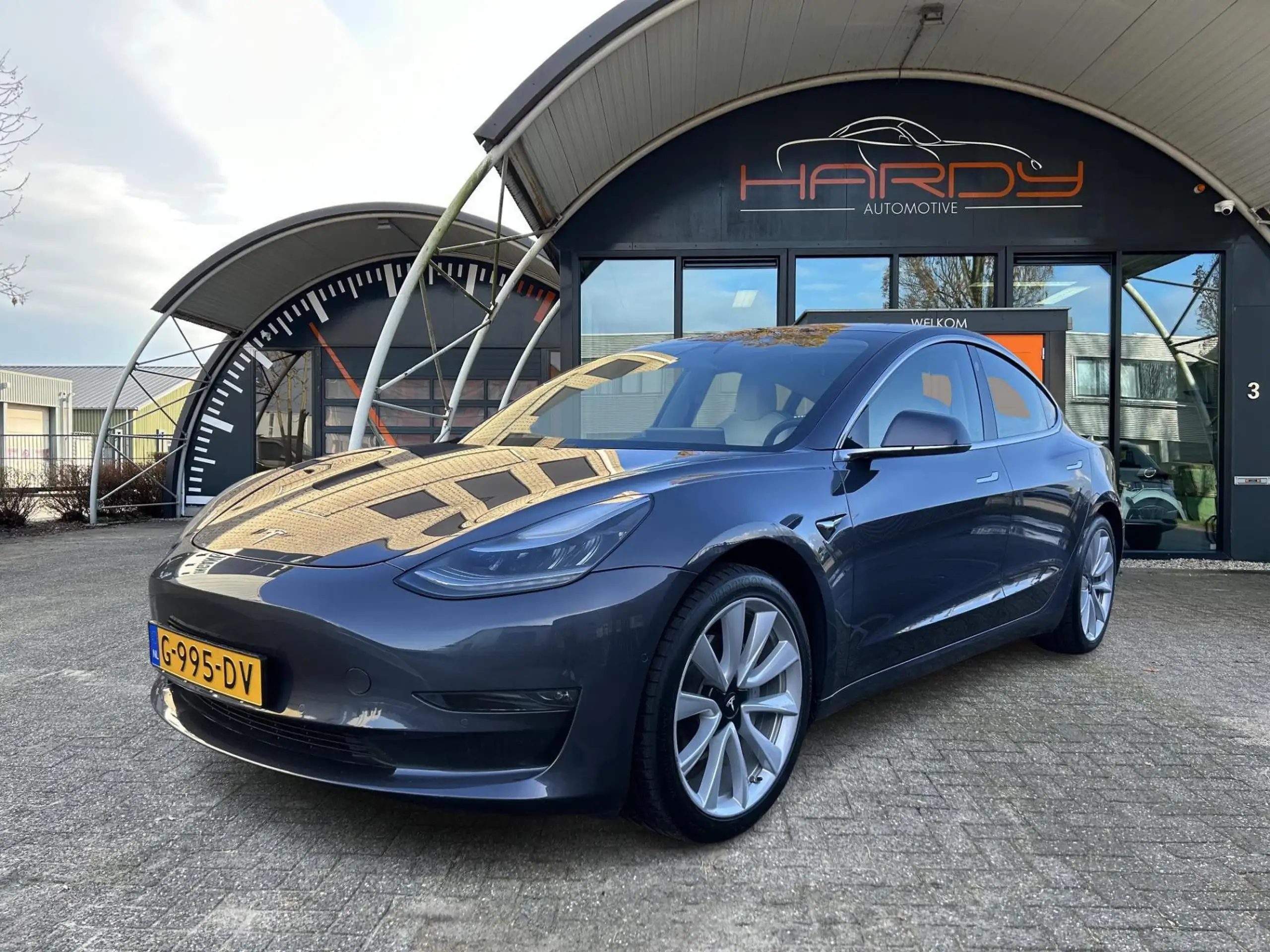 Tesla - Model 3