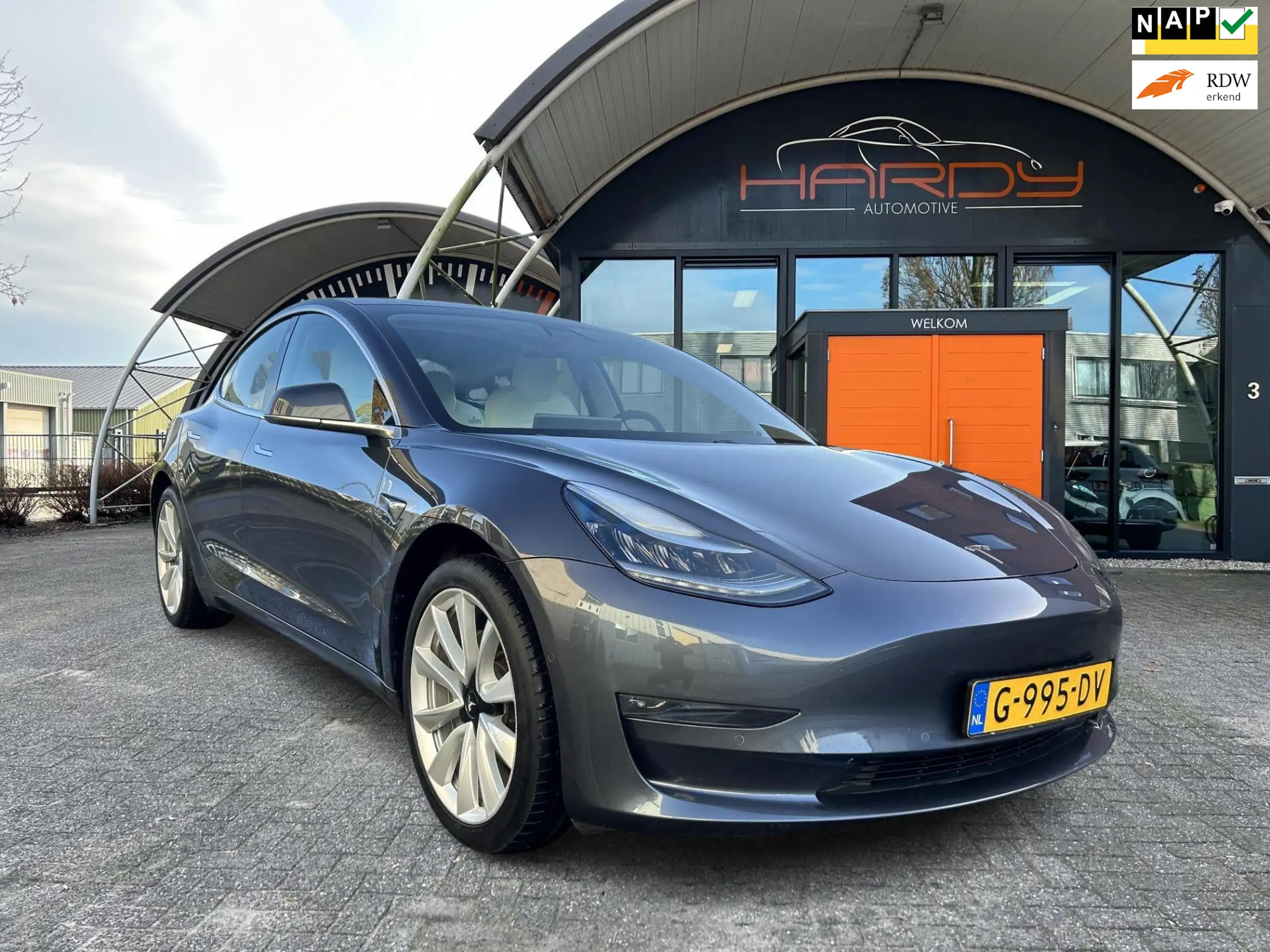 Tesla - Model 3