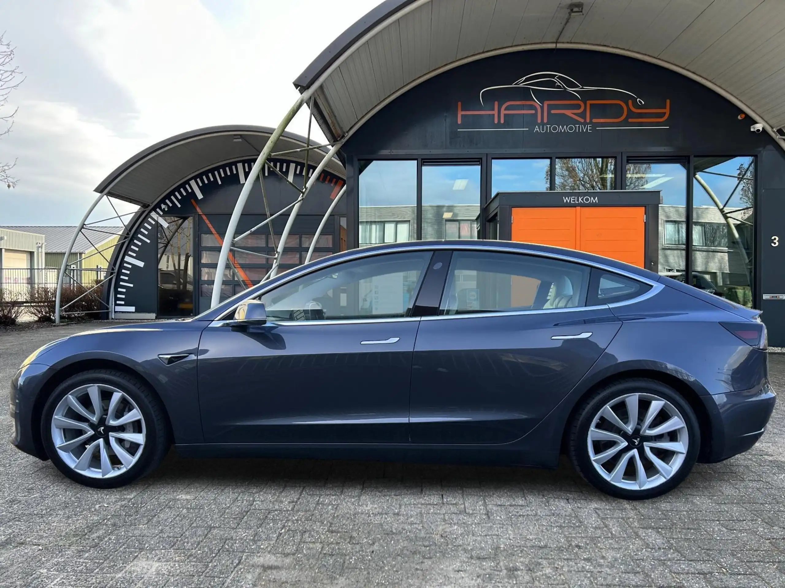 Tesla - Model 3