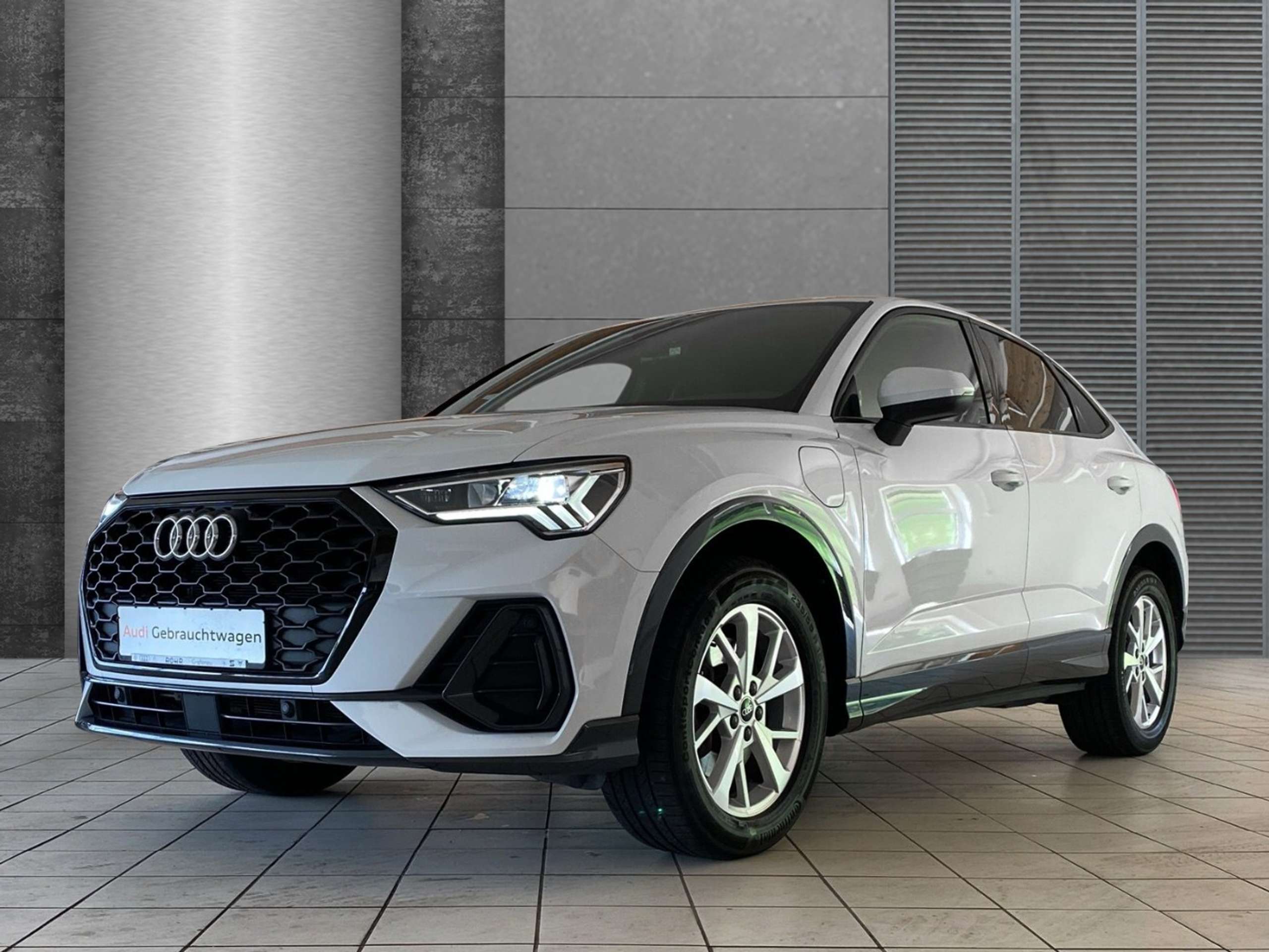 Audi - Q3