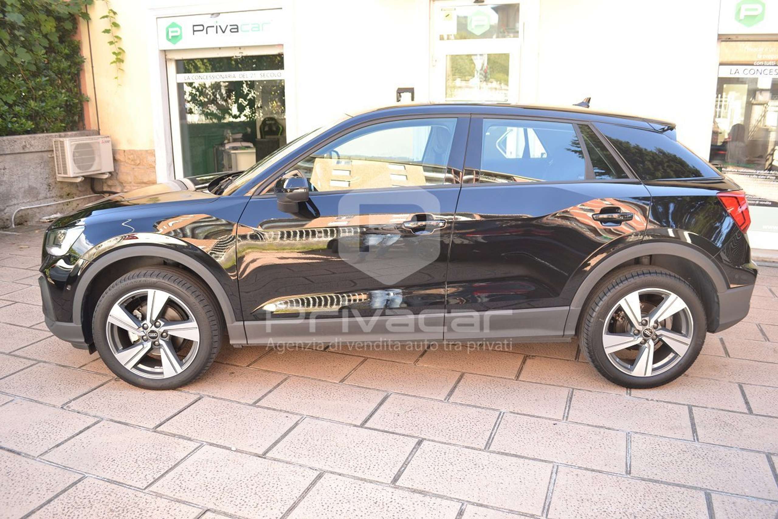 Audi - Q2