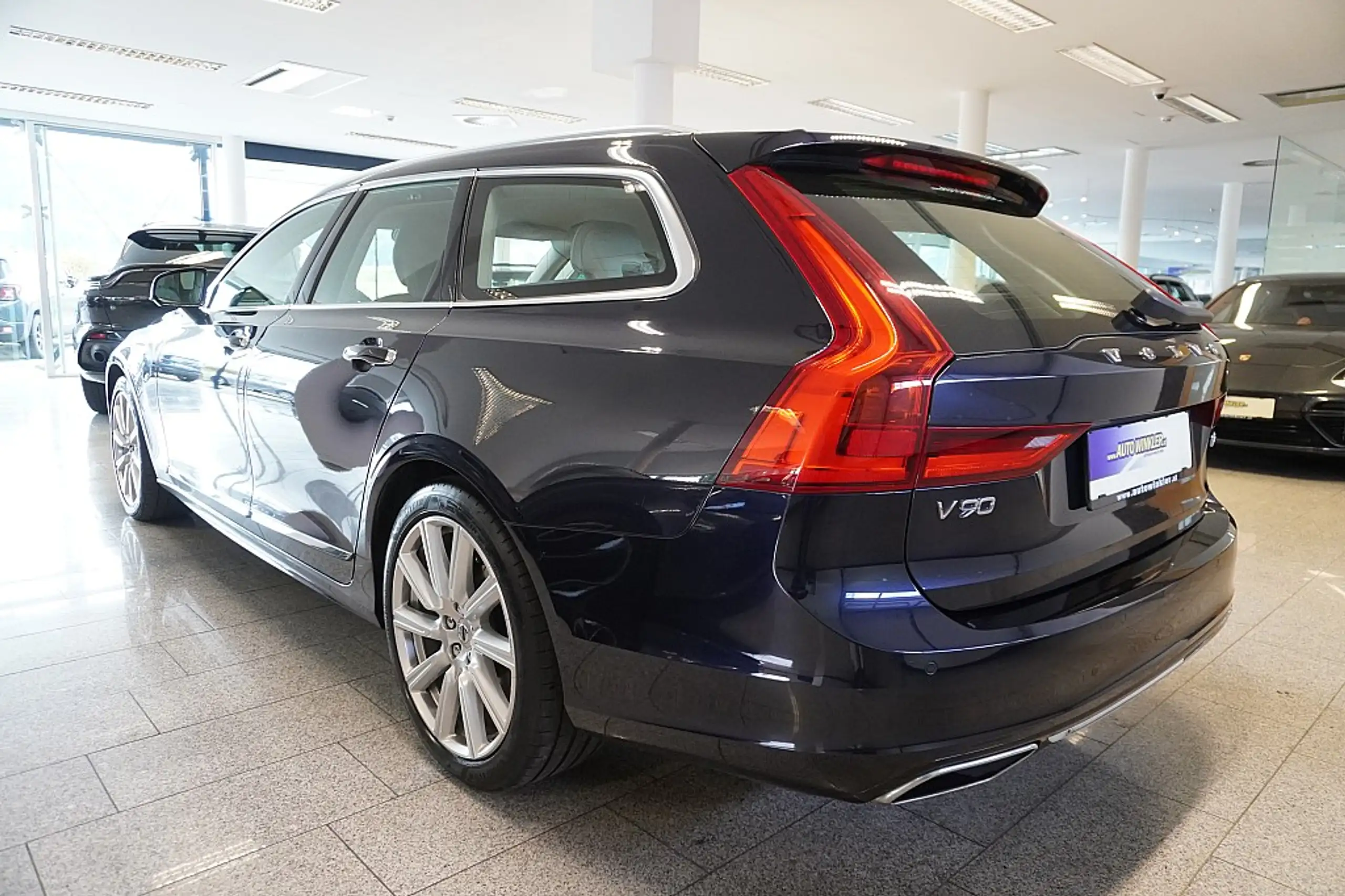 Volvo - V90