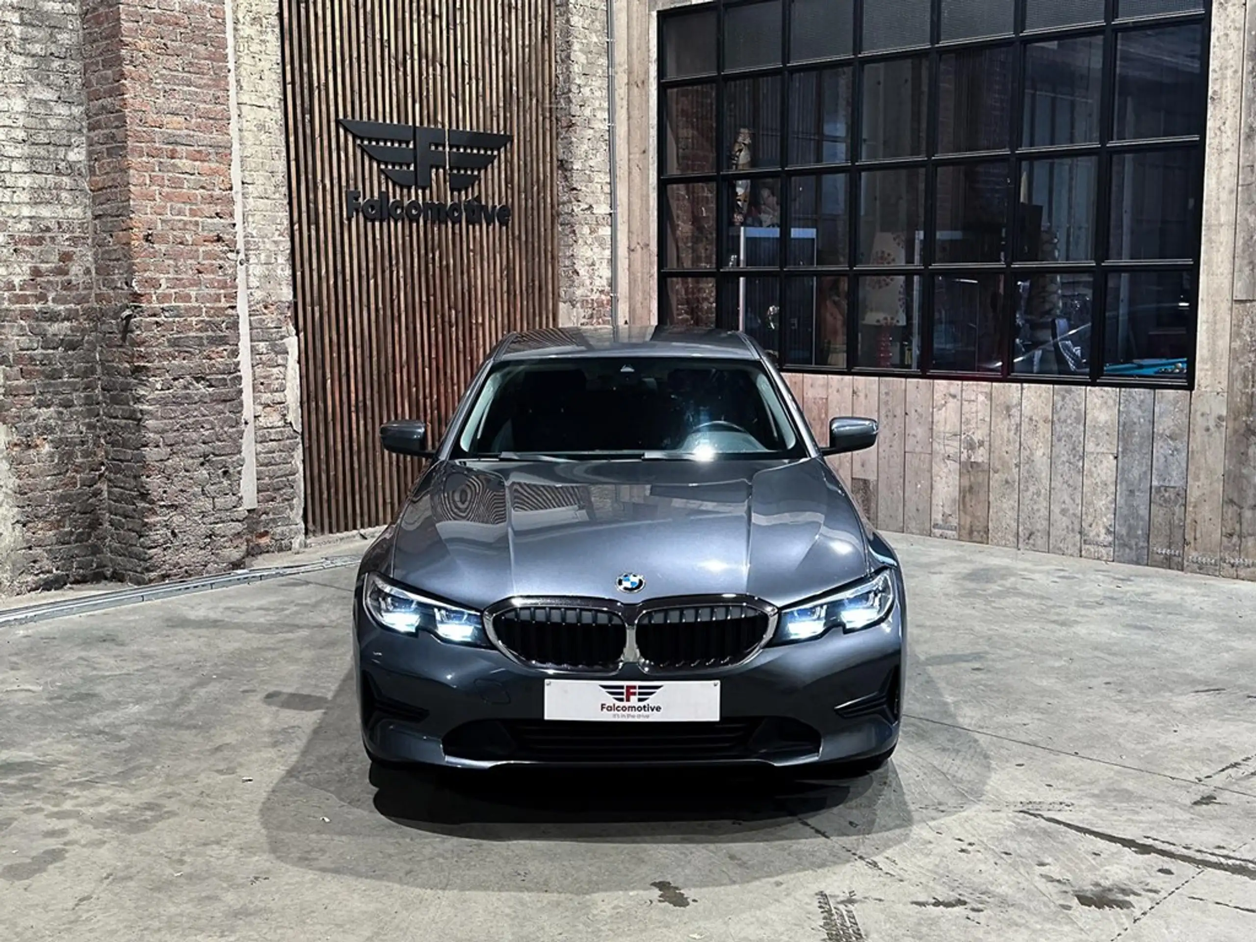 BMW - 318