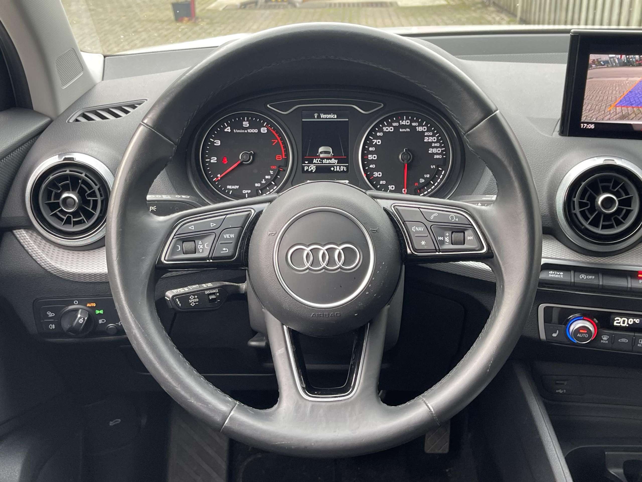 Audi - Q2