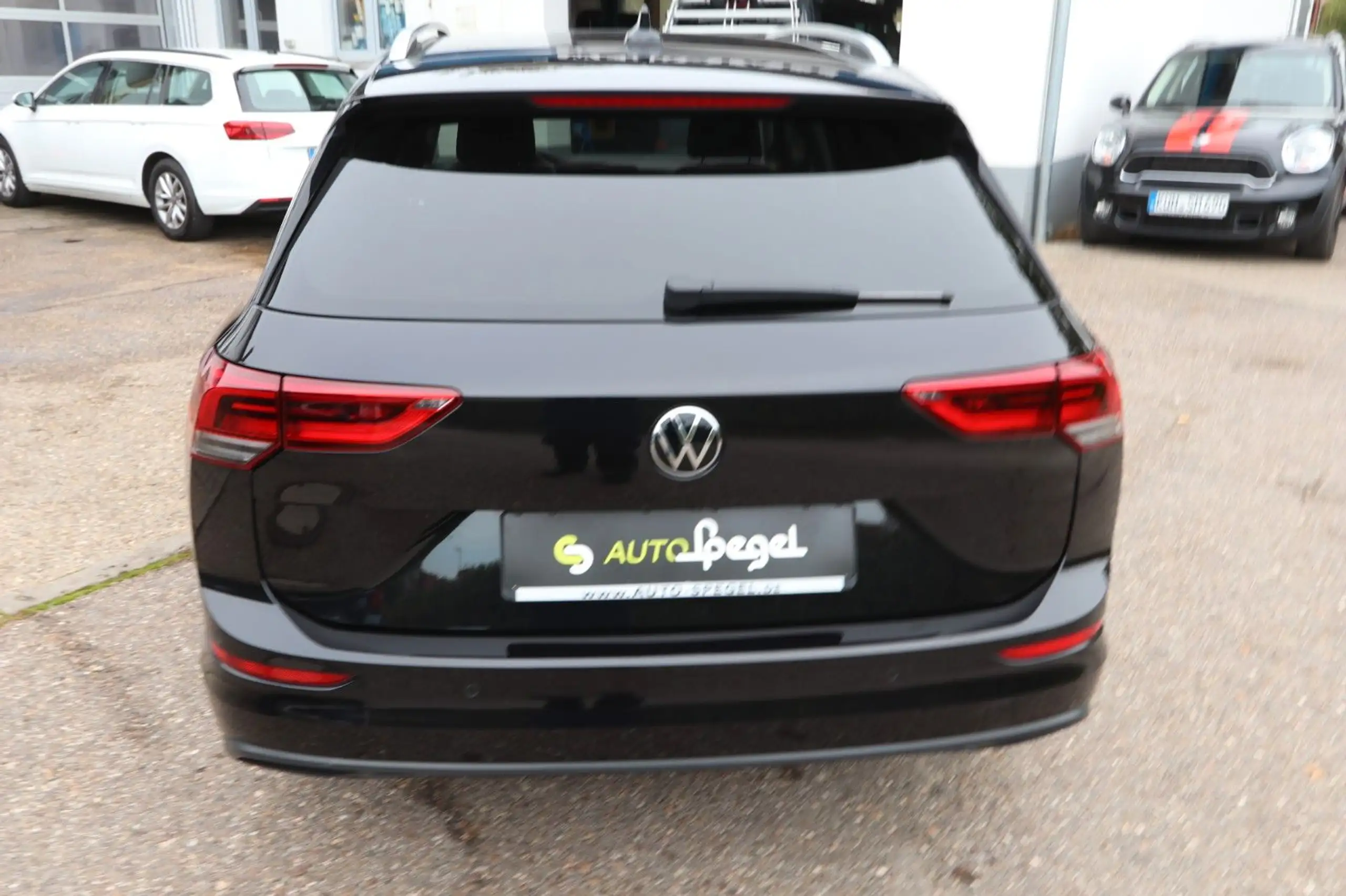 Volkswagen - Golf