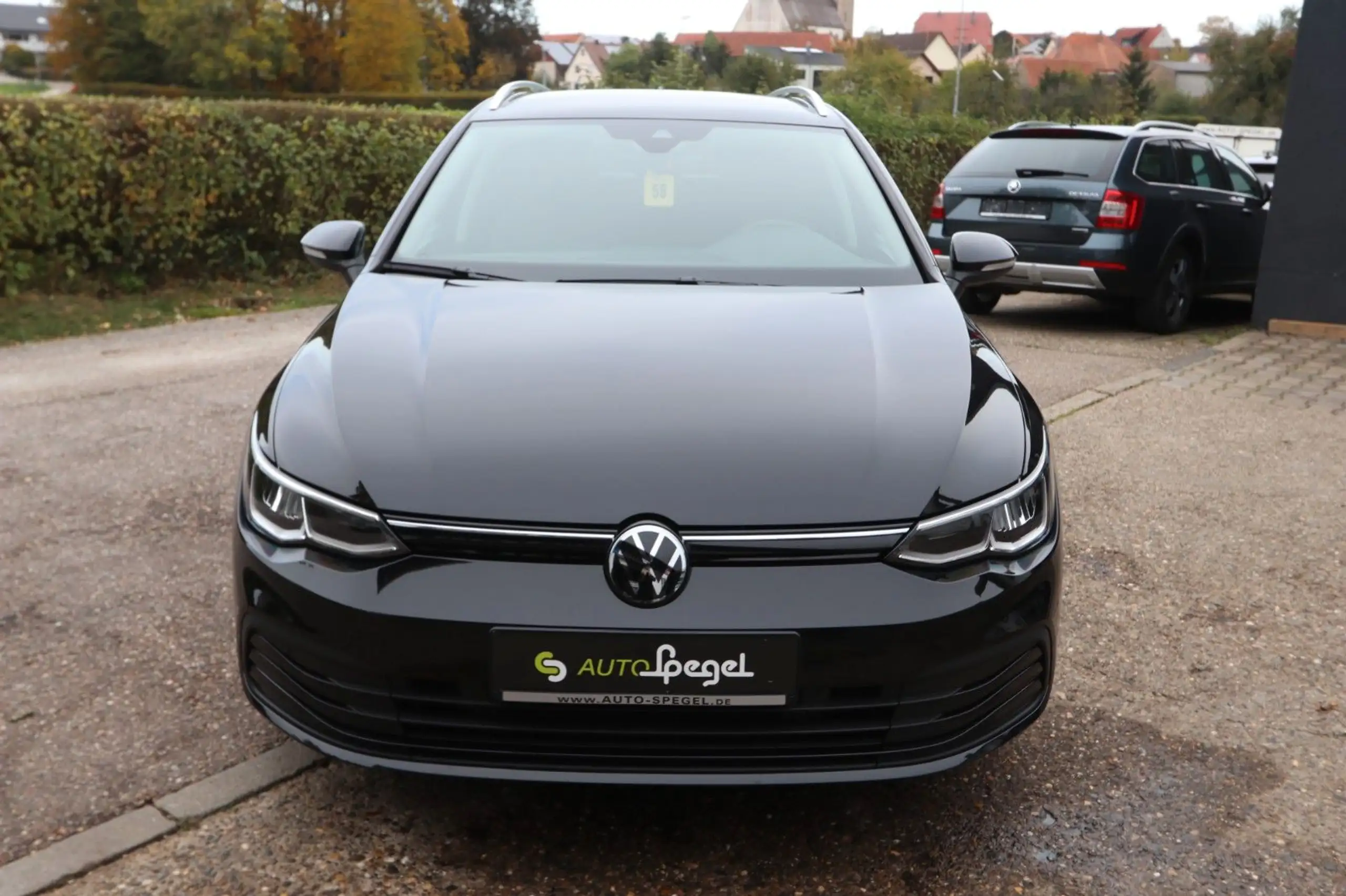 Volkswagen - Golf