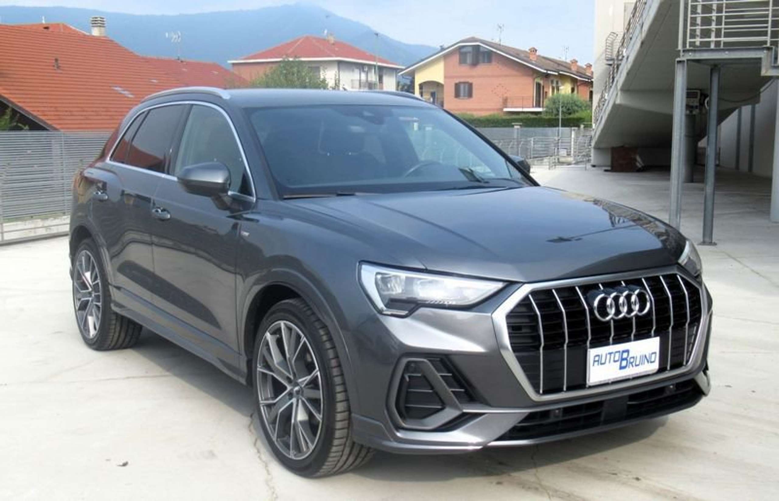 Audi - Q3