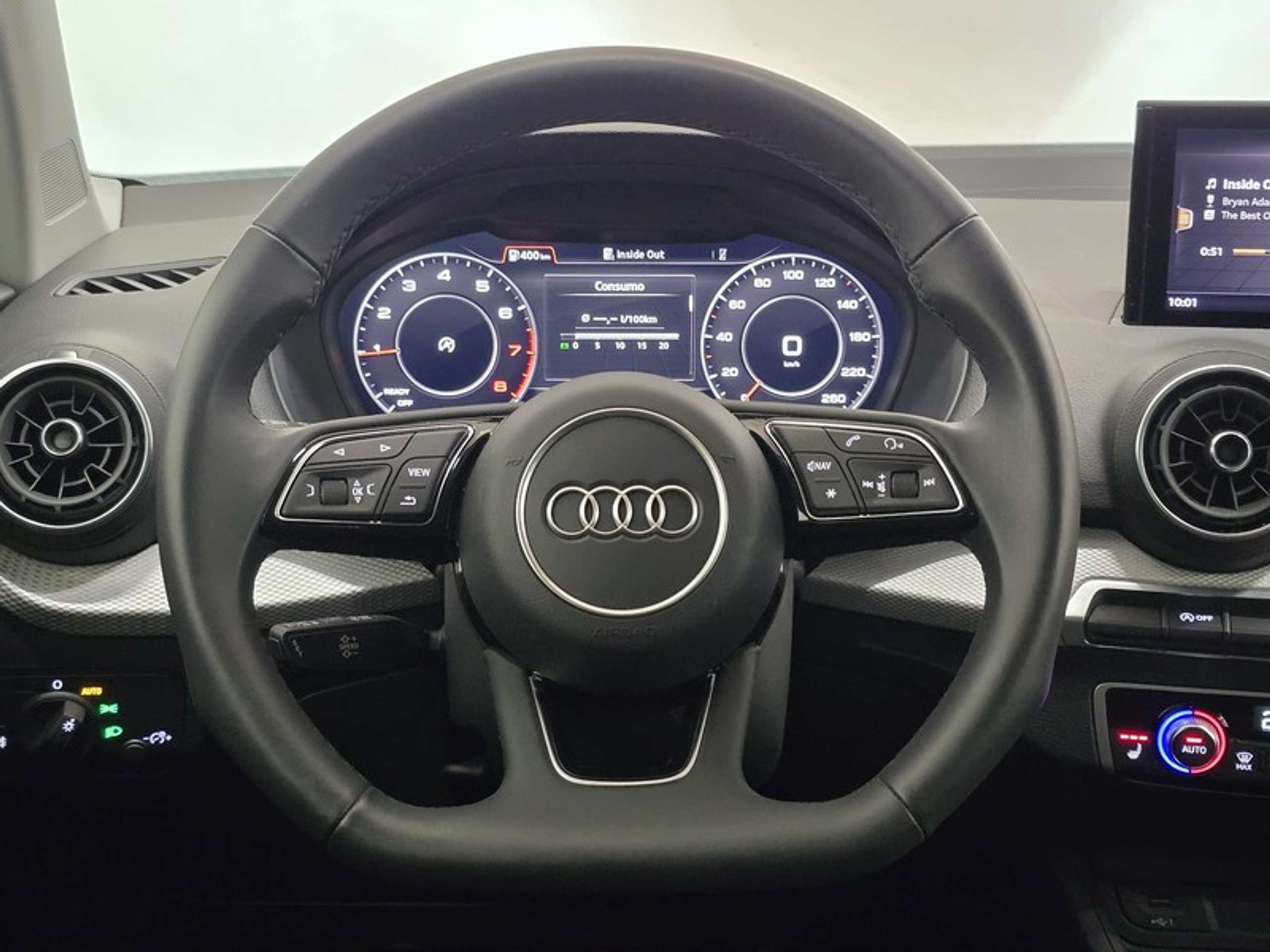 Audi - Q2