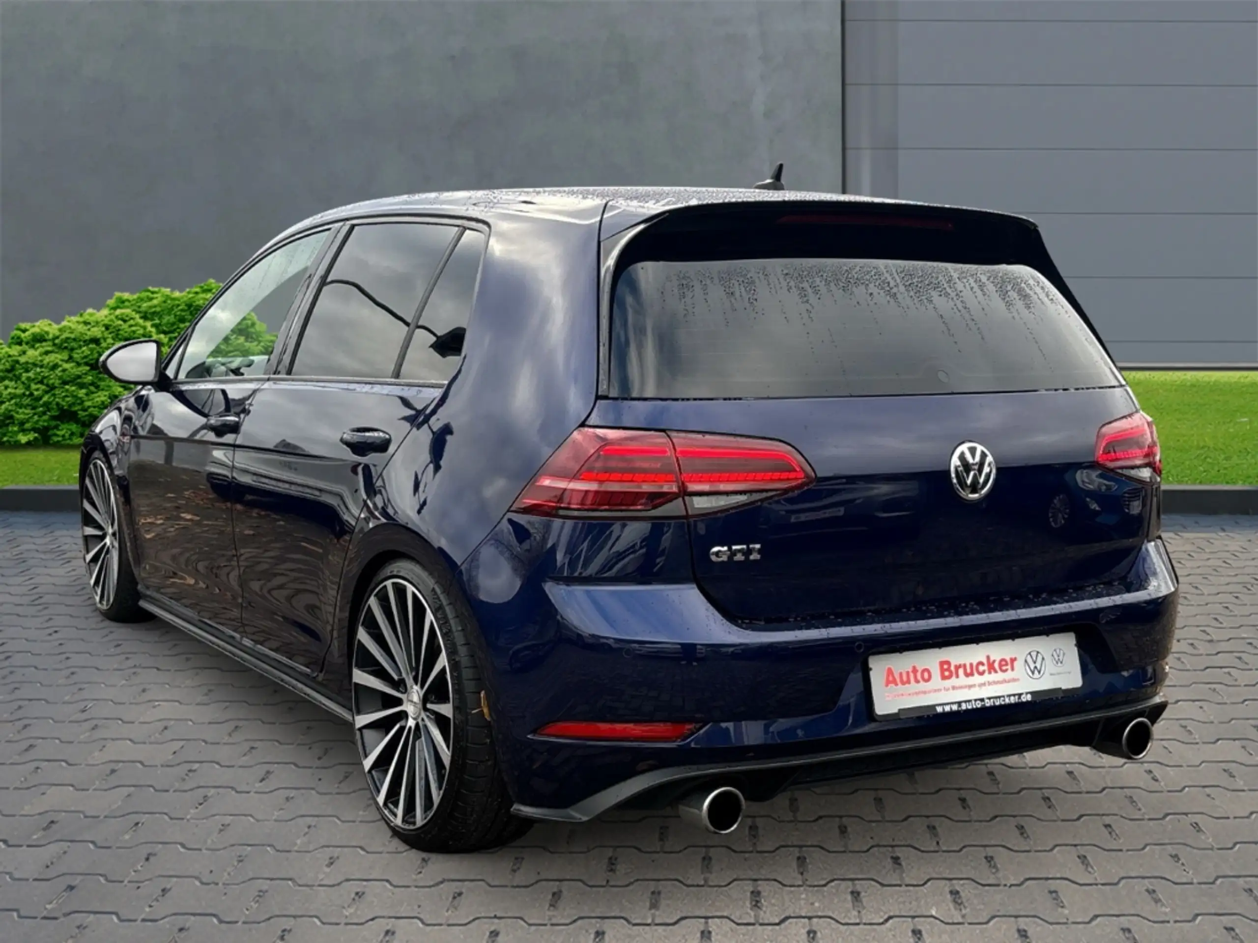 Volkswagen - Golf GTI