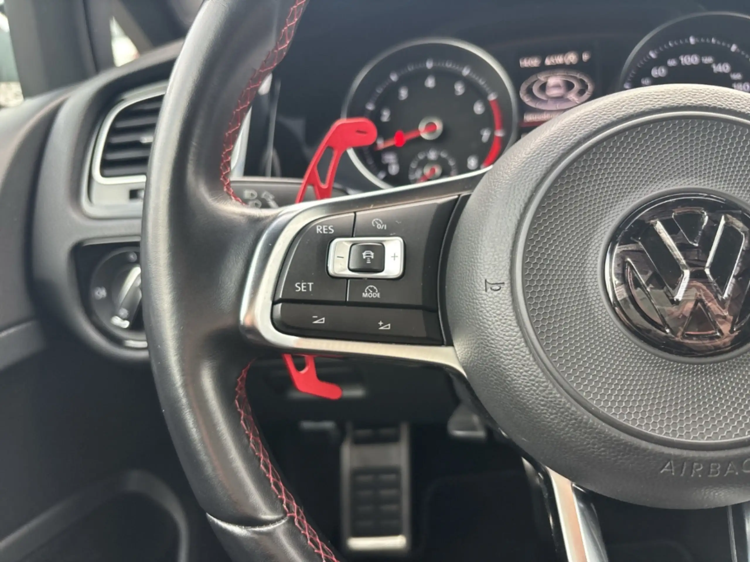 Volkswagen - Golf GTI