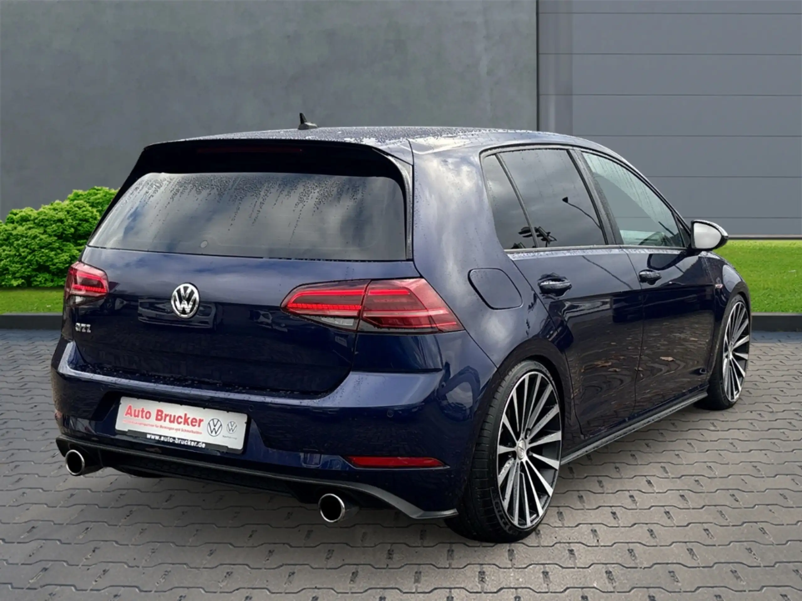 Volkswagen - Golf GTI