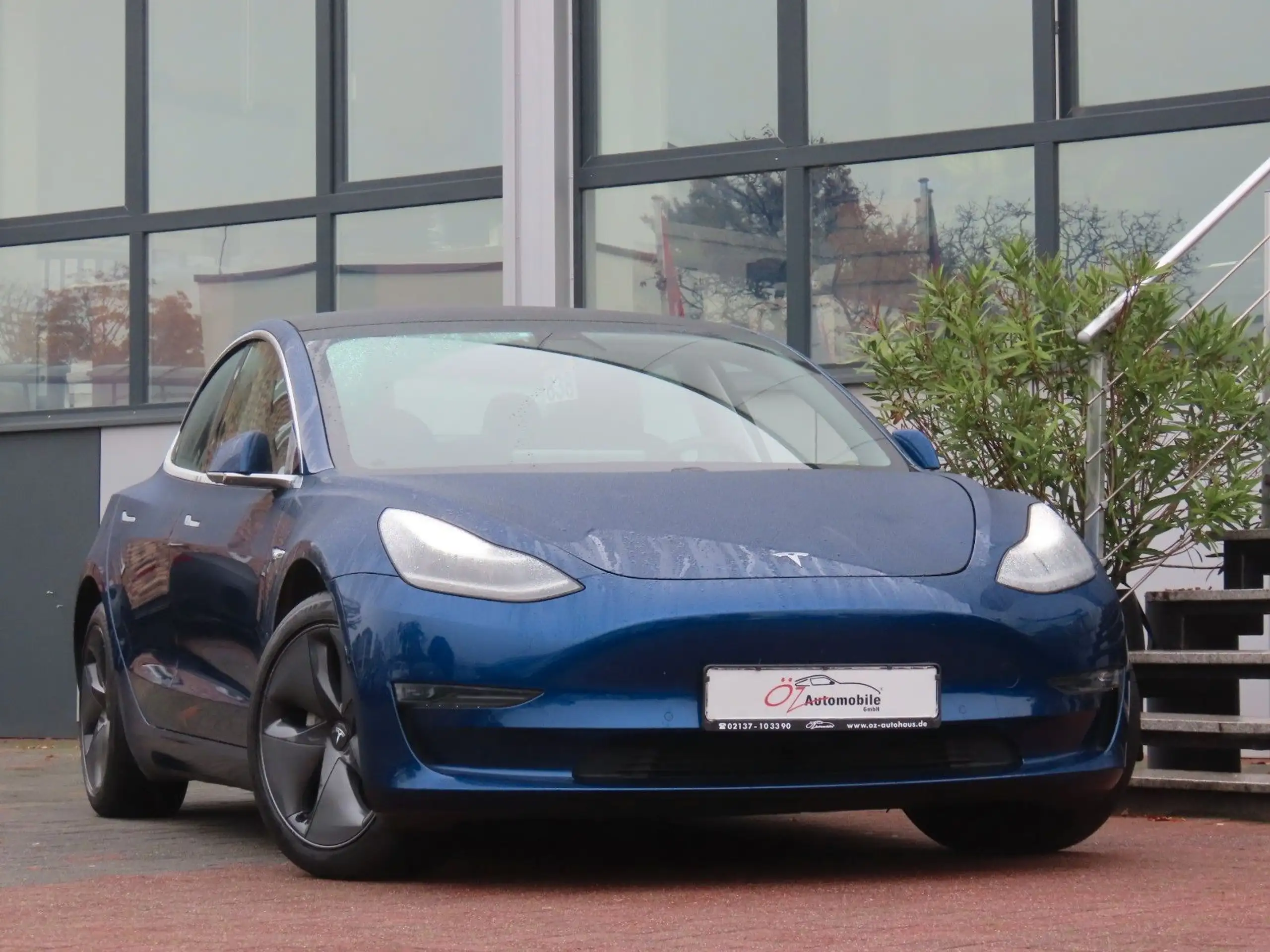 Tesla - Model 3