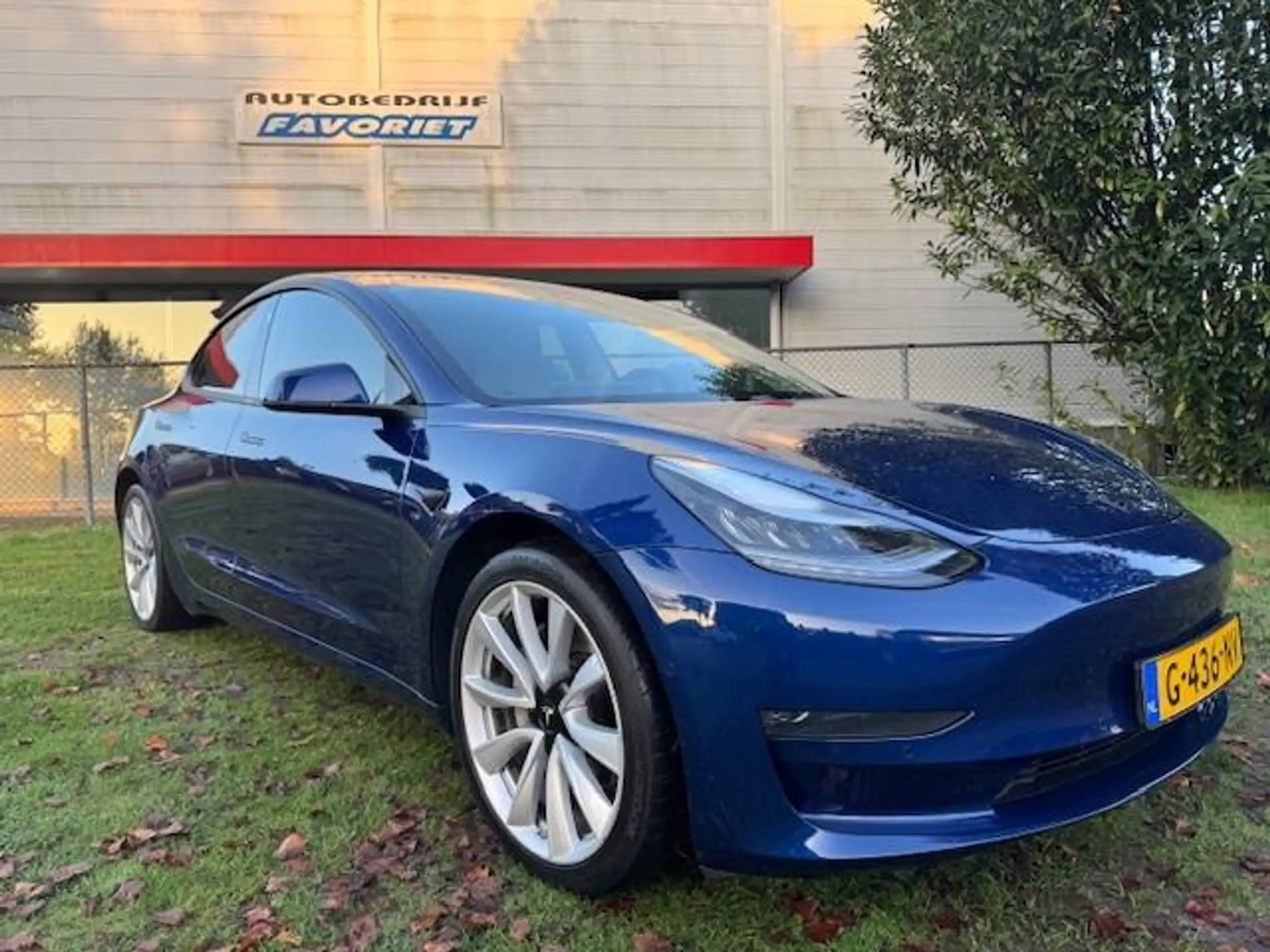 Tesla - Model 3